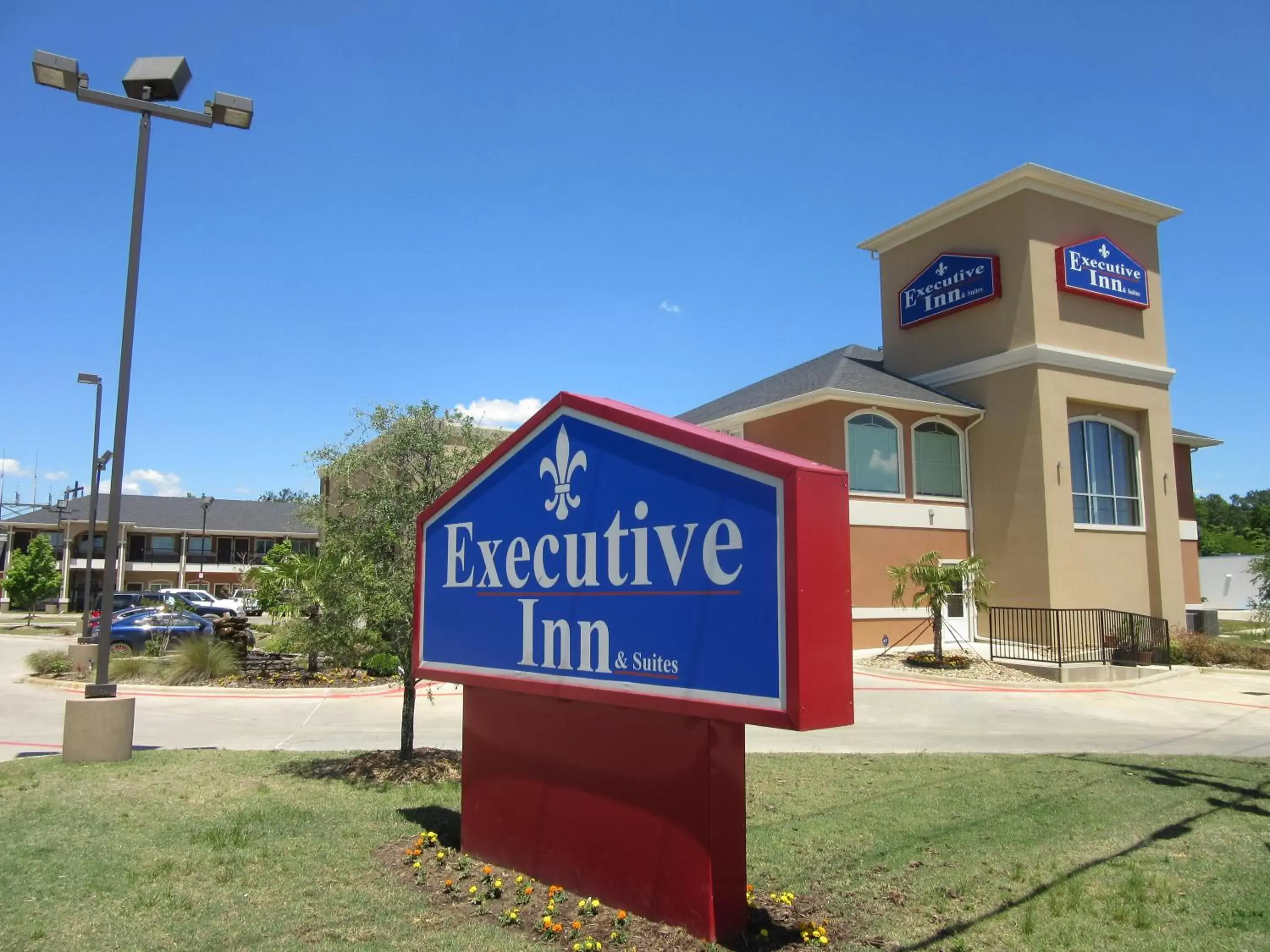Property building in Executive Inn and Suites Tyler Property building in Executive Inn and Suites Tyler