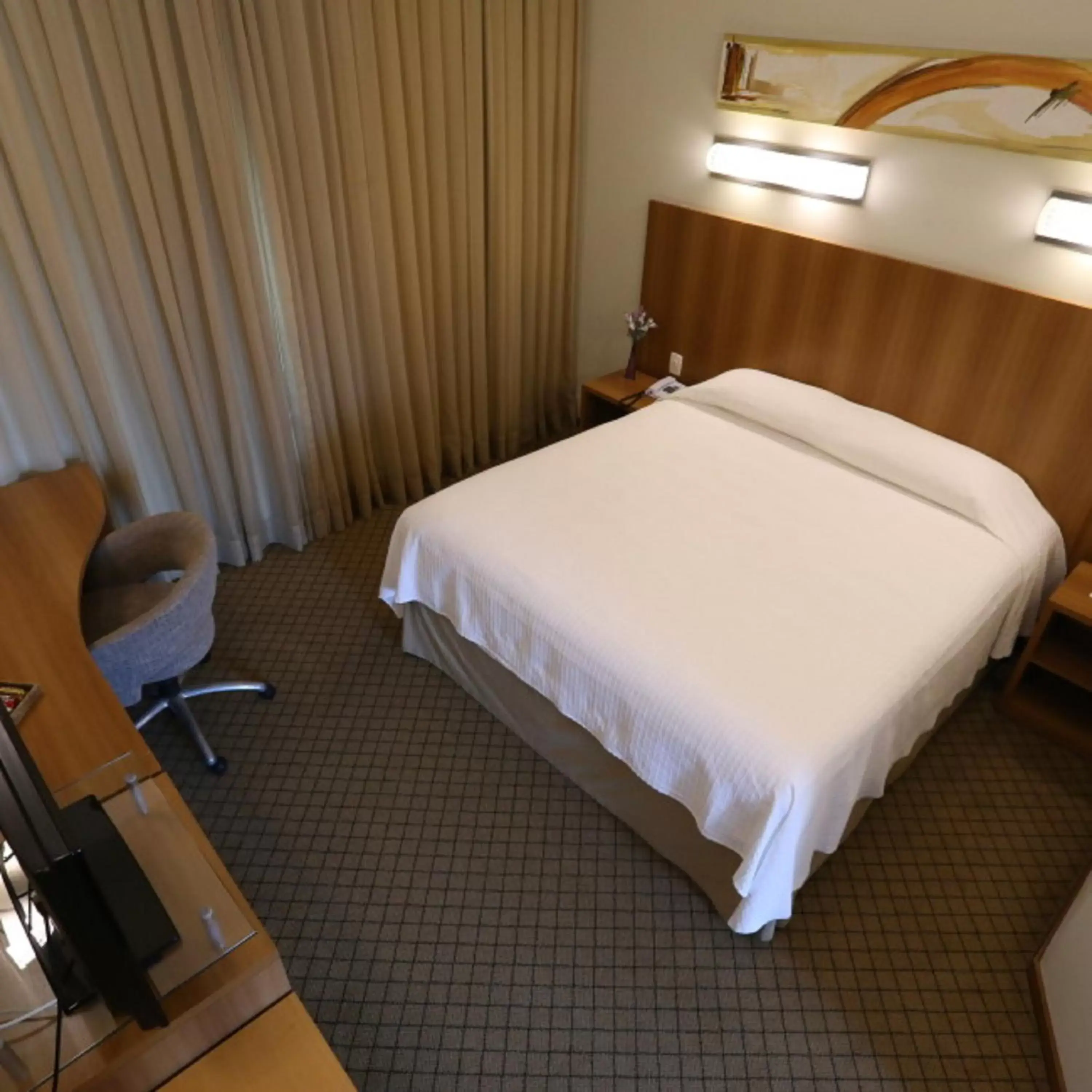 Photo of the whole room, Bed in Bourbon Joinville Convention Hotel