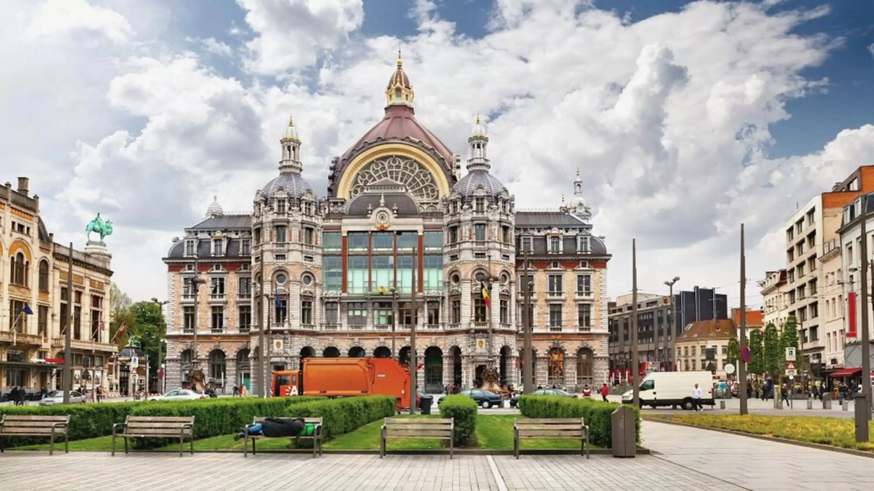 Nearby landmark, Property Building in Holiday Inn Express Antwerp - City Centre, an IHG Hotel