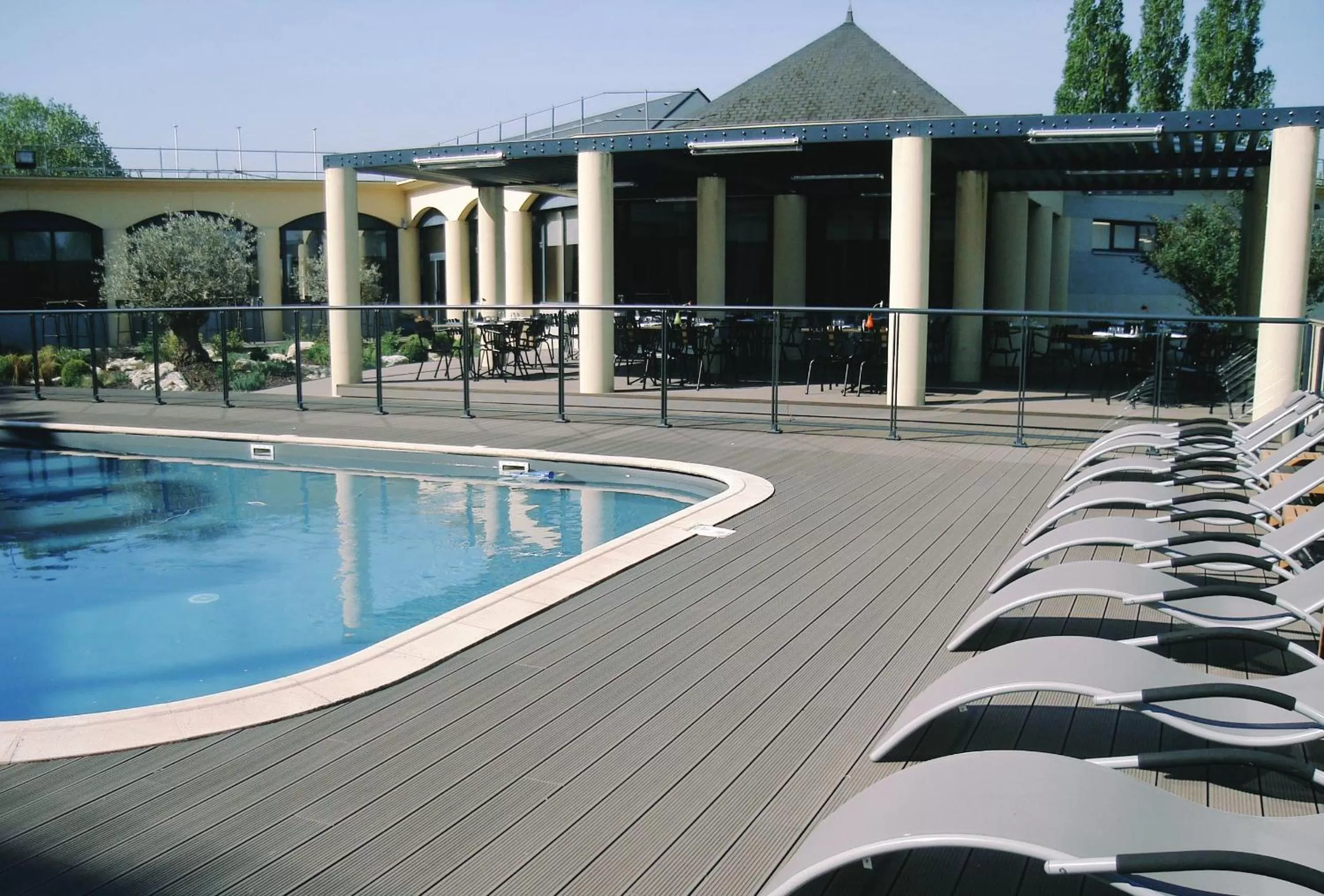 Swimming pool in Hotel Le Paddock