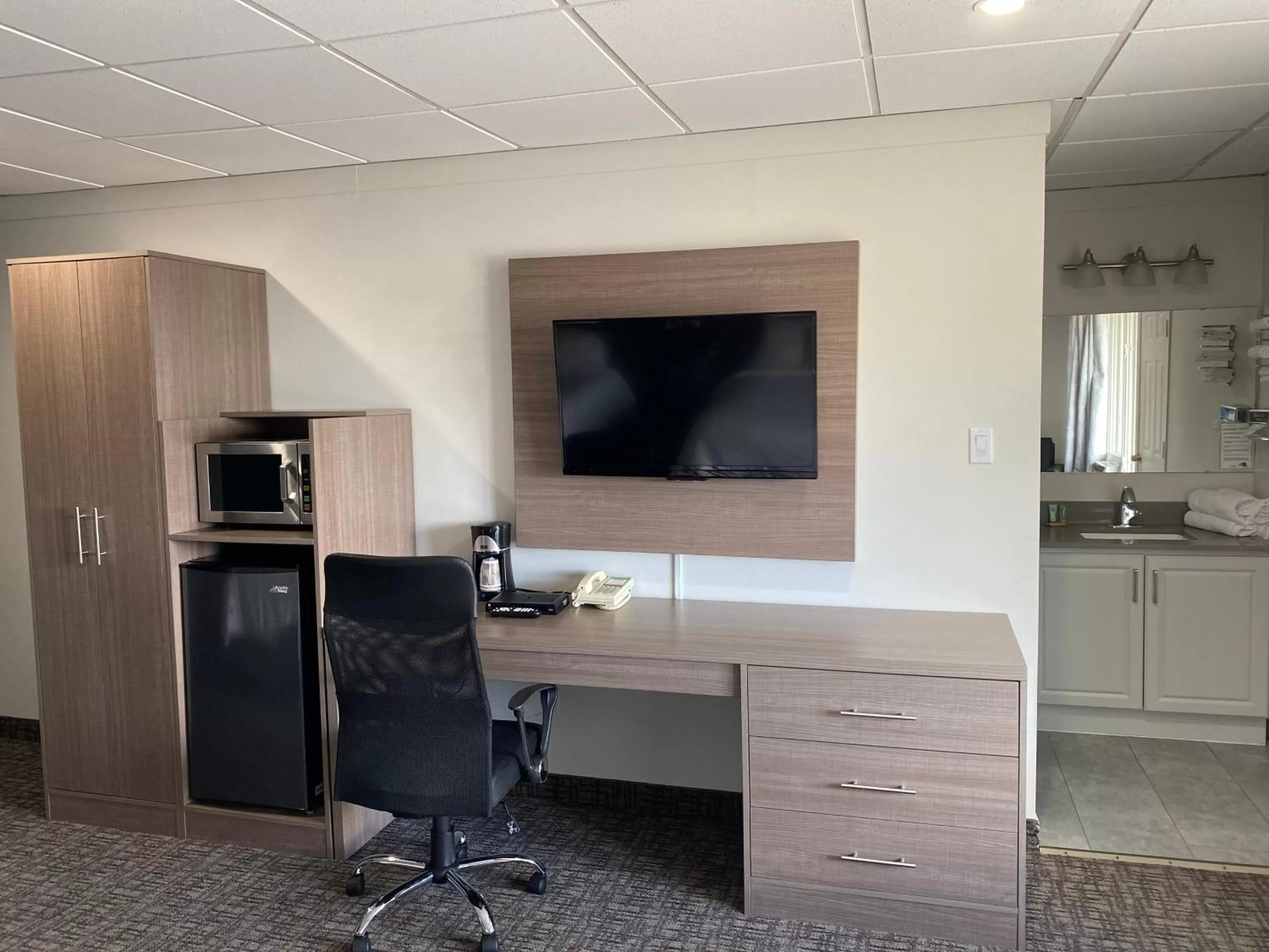 TV/Entertainment Center in Apollo Motel