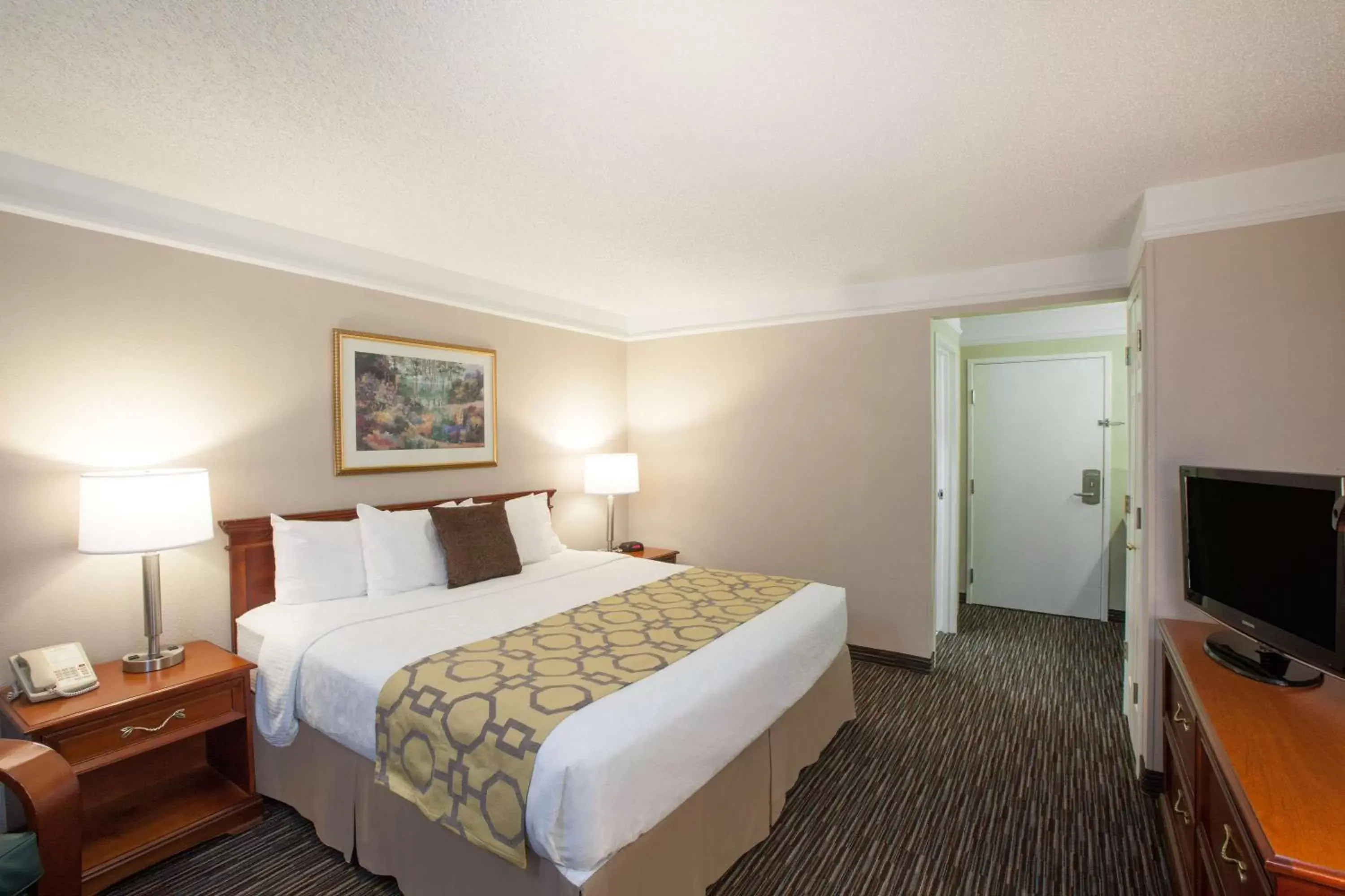 Photo of the whole room, Bed in Baymont by Wyndham Texarkana