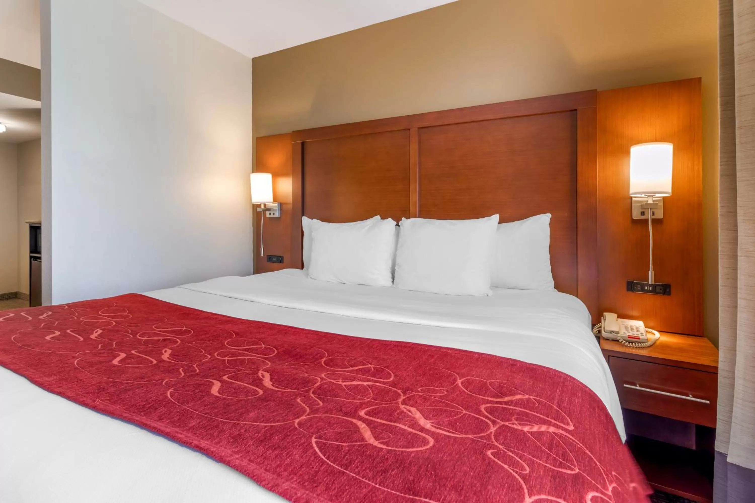 Bed in Comfort Suites Knoxville North