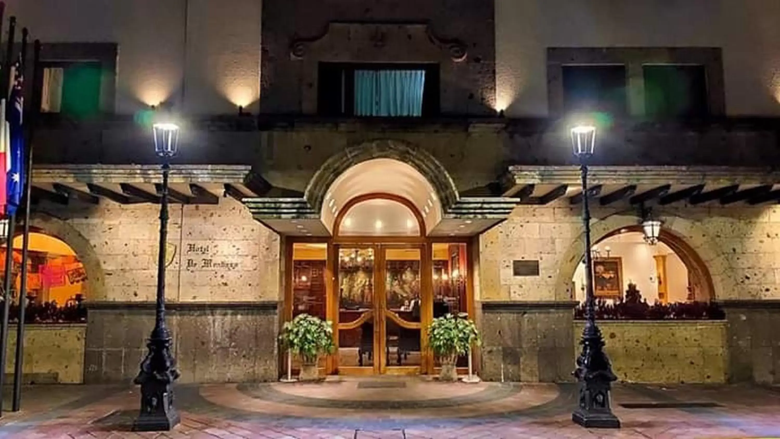 Facade/entrance in Hotel de Mendoza