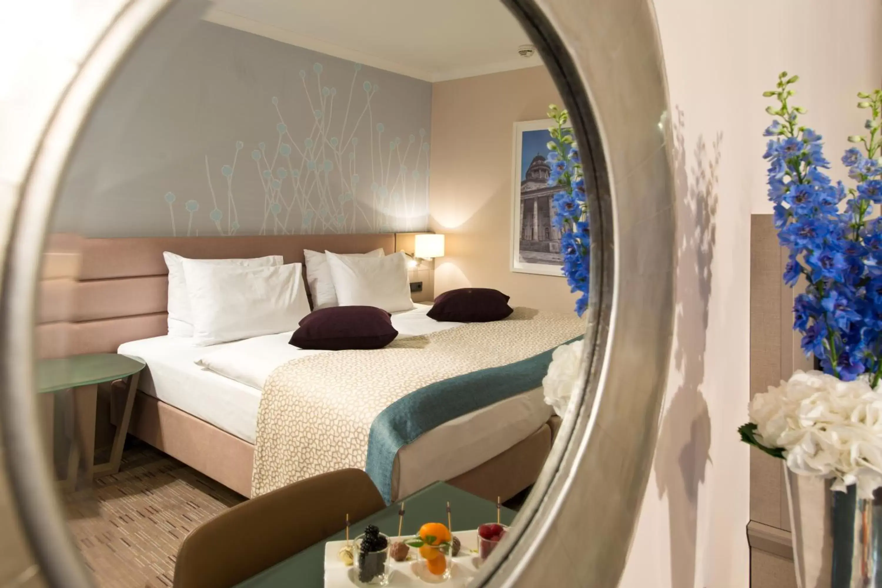 Property building, Bed in Crowne Plaza Berlin City Centre Ku'damm by IHG Property building, Bed in Crowne Plaza Berlin City Centre Ku'damm by IHG