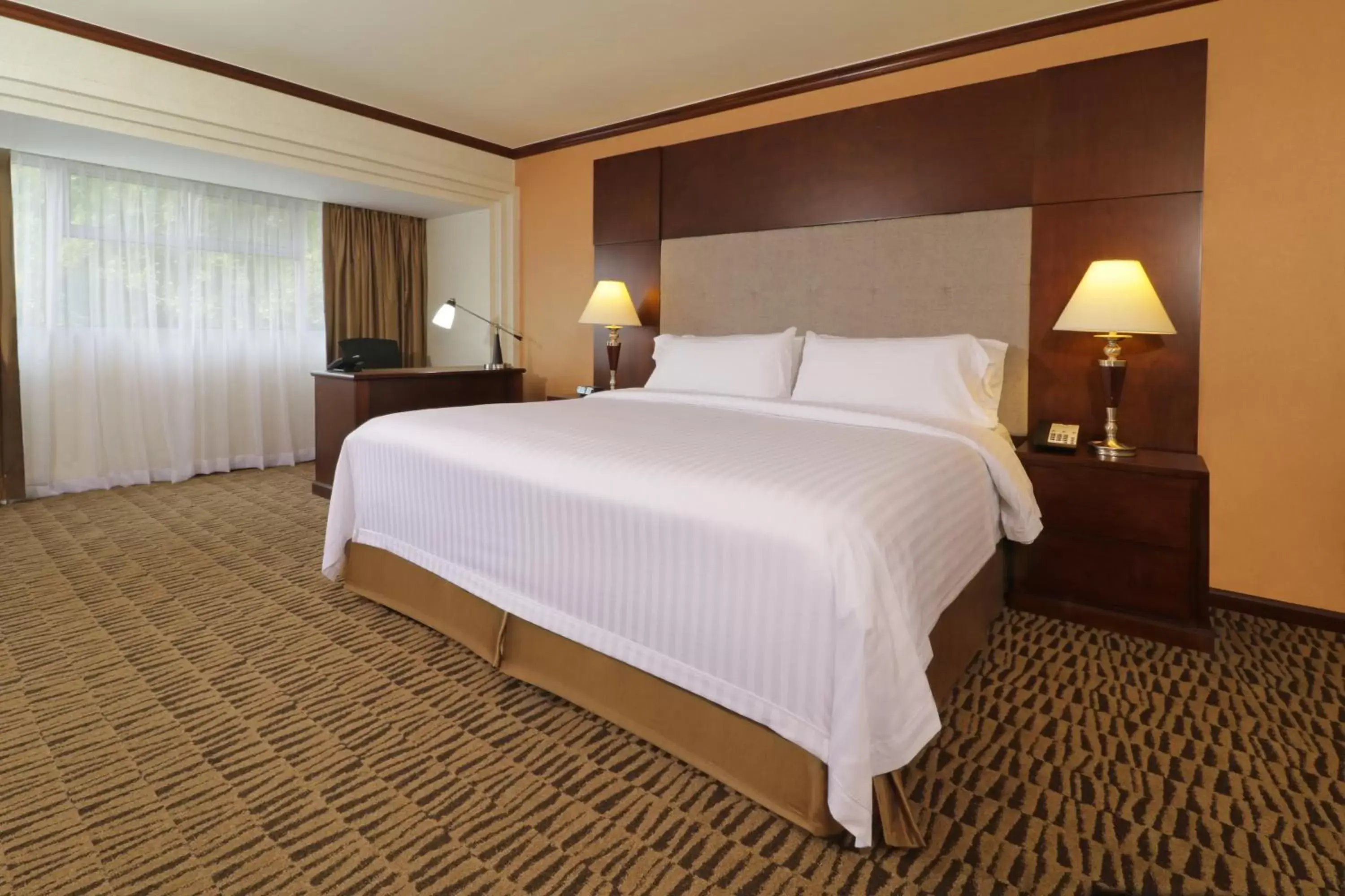 Bedroom, Bed in Holiday Inn Monterrey Norte, an IHG Hotel