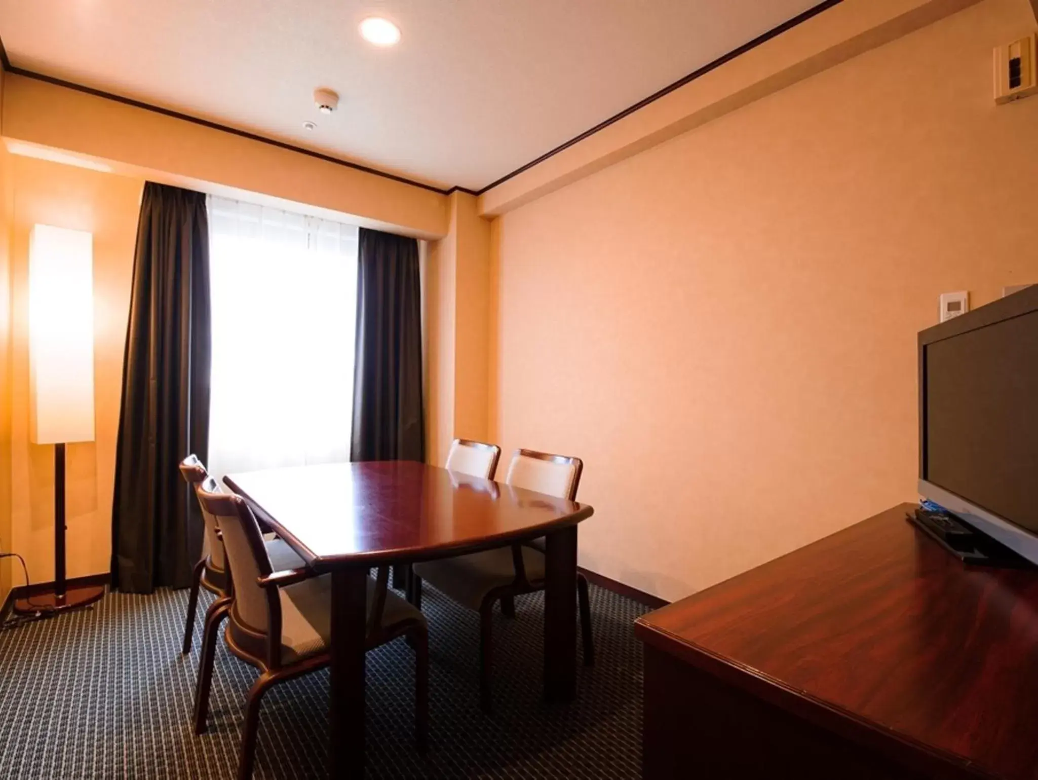 Dining Area in Chisun Hotel Utsunomiya