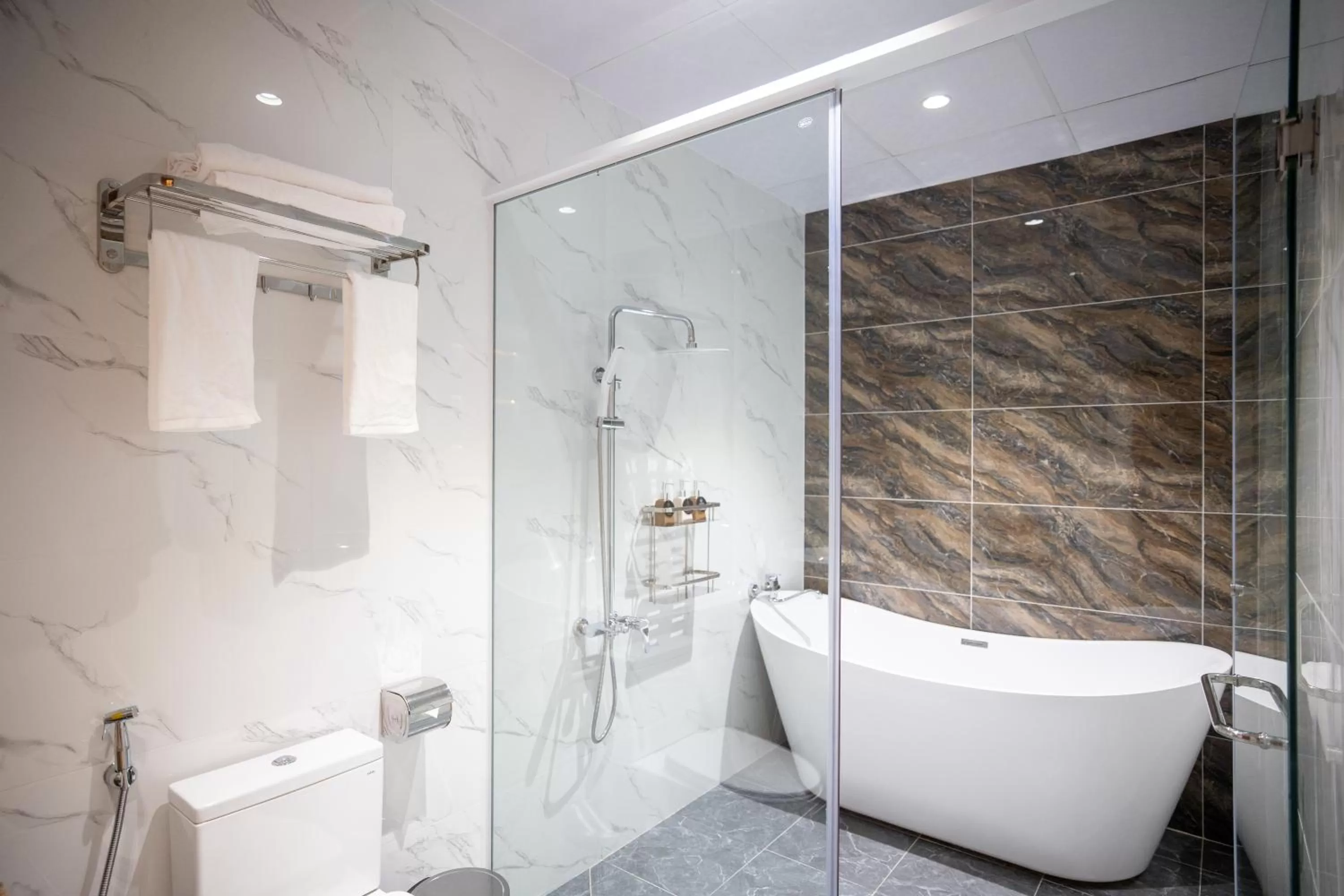 Shower in La Fleur Premium Central Apartment Hotel