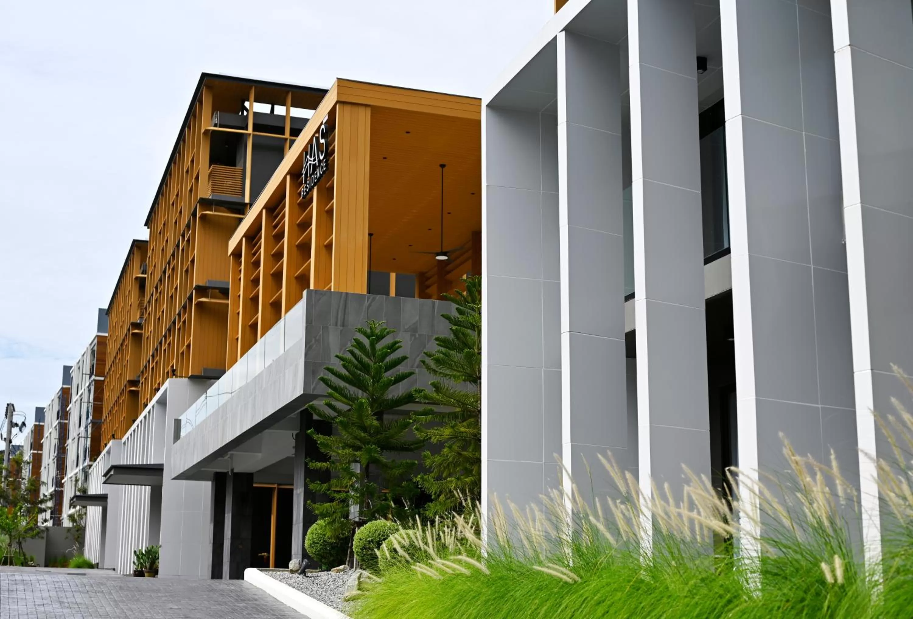 Property building in Has Pattaya