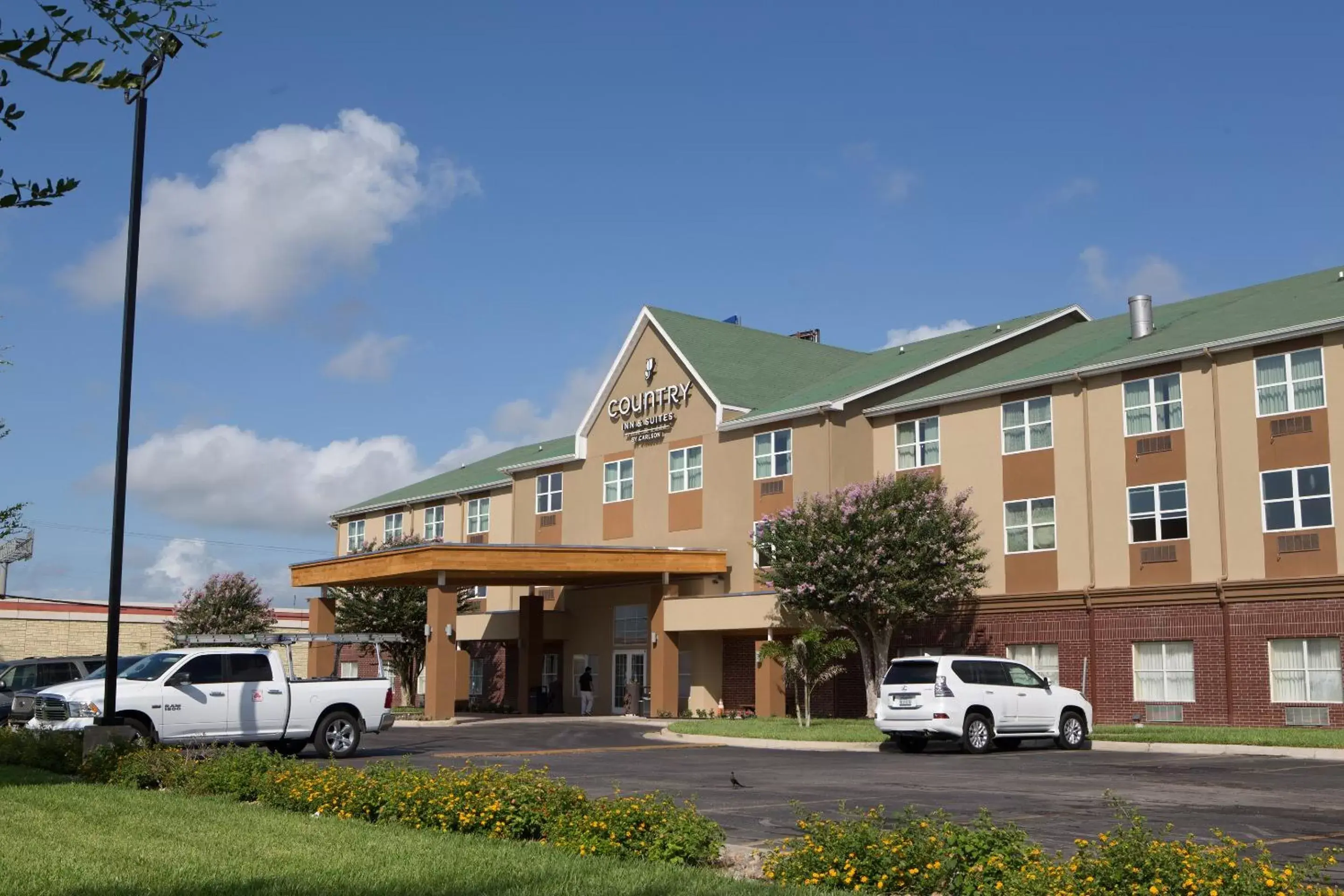 Property Building in Country Inn & Suites by Radisson, Harlingen, TX