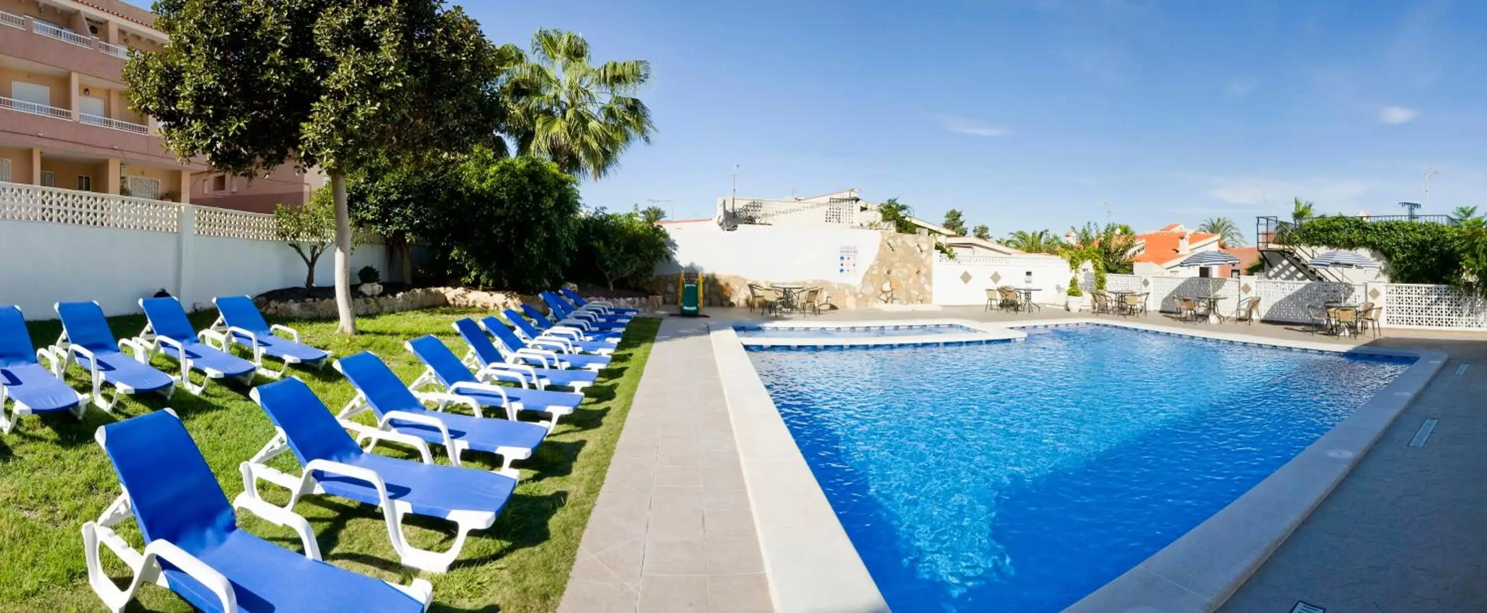 Swimming pool, Banquet Facilities in Ona Aldea del Mar