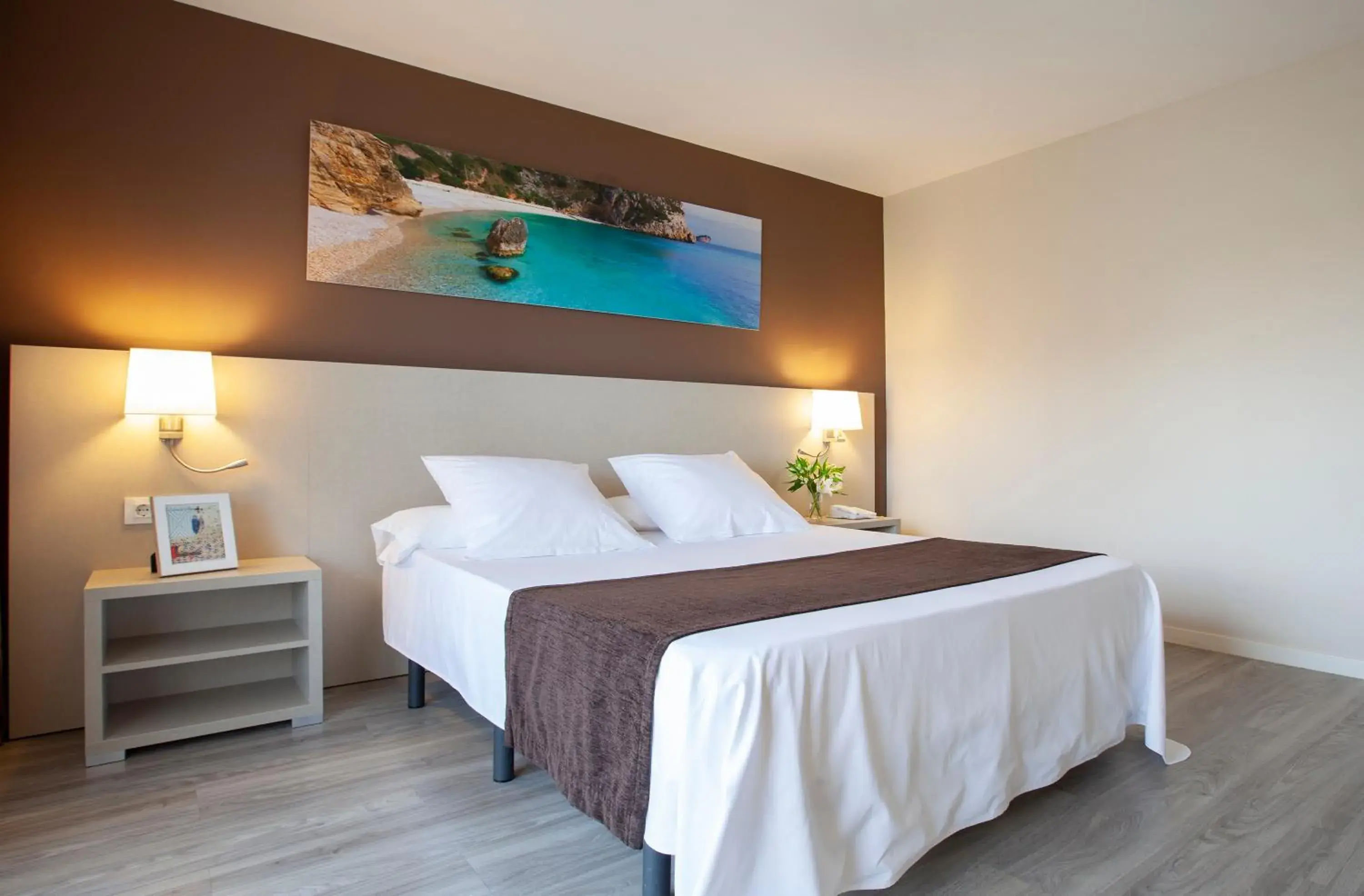 Photo of the whole room, Bed in Helios Benidorm