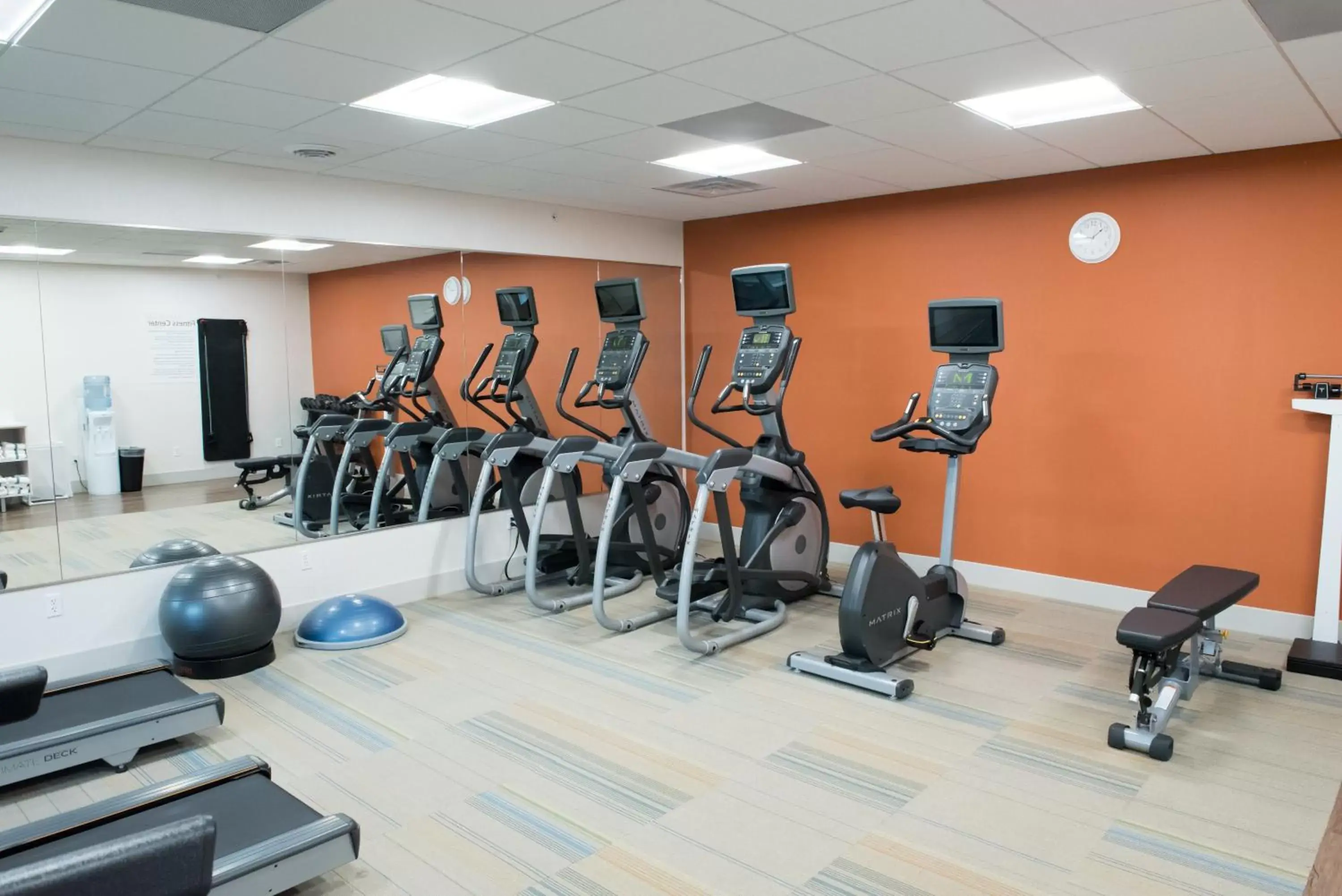 Spa and wellness centre/facilities, Fitness Center/Facilities in Holiday Inn Express & Suites Dayton North - Vandalia, an IHG Hotel
