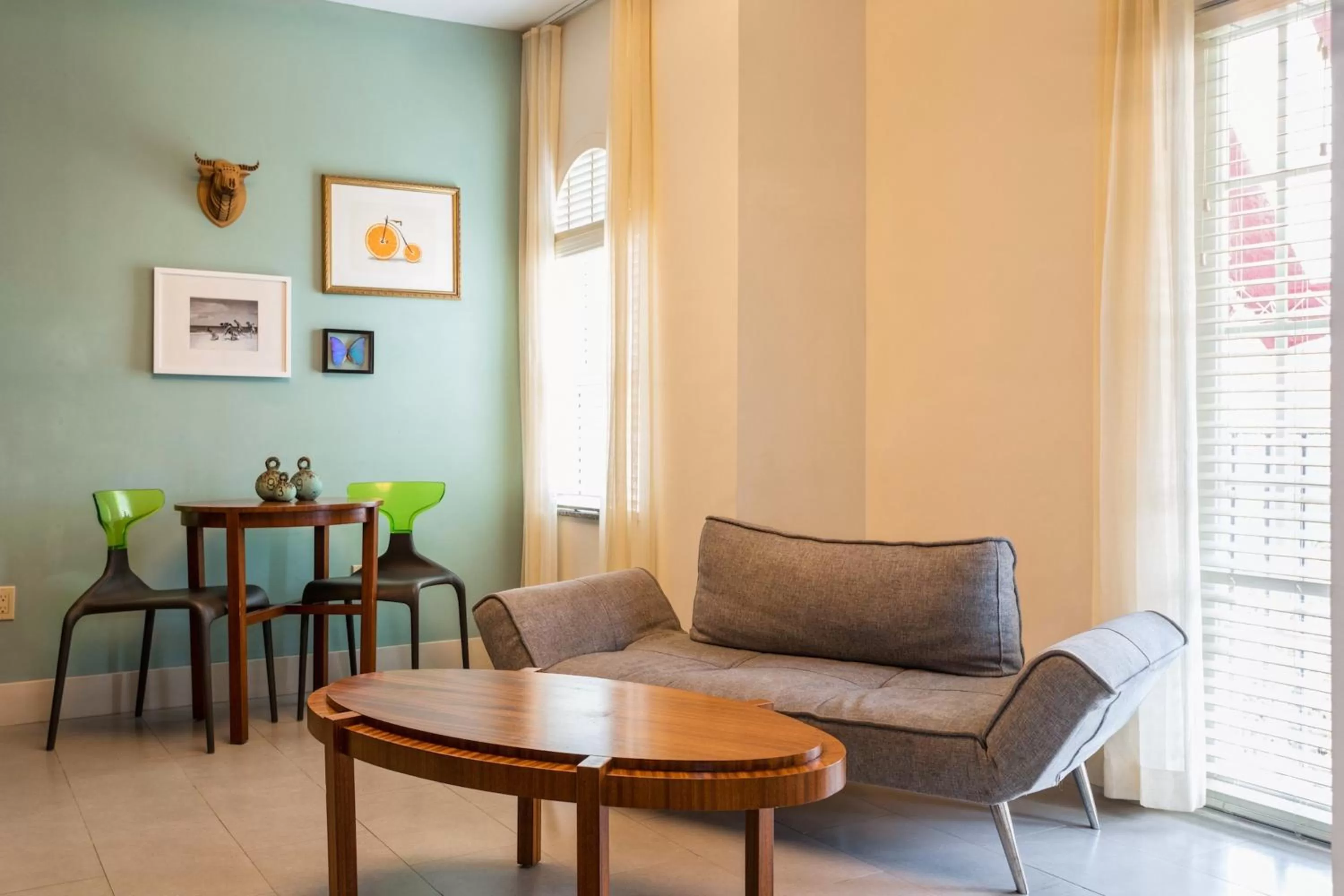 Seating area in Kasa El Paseo Miami Beach