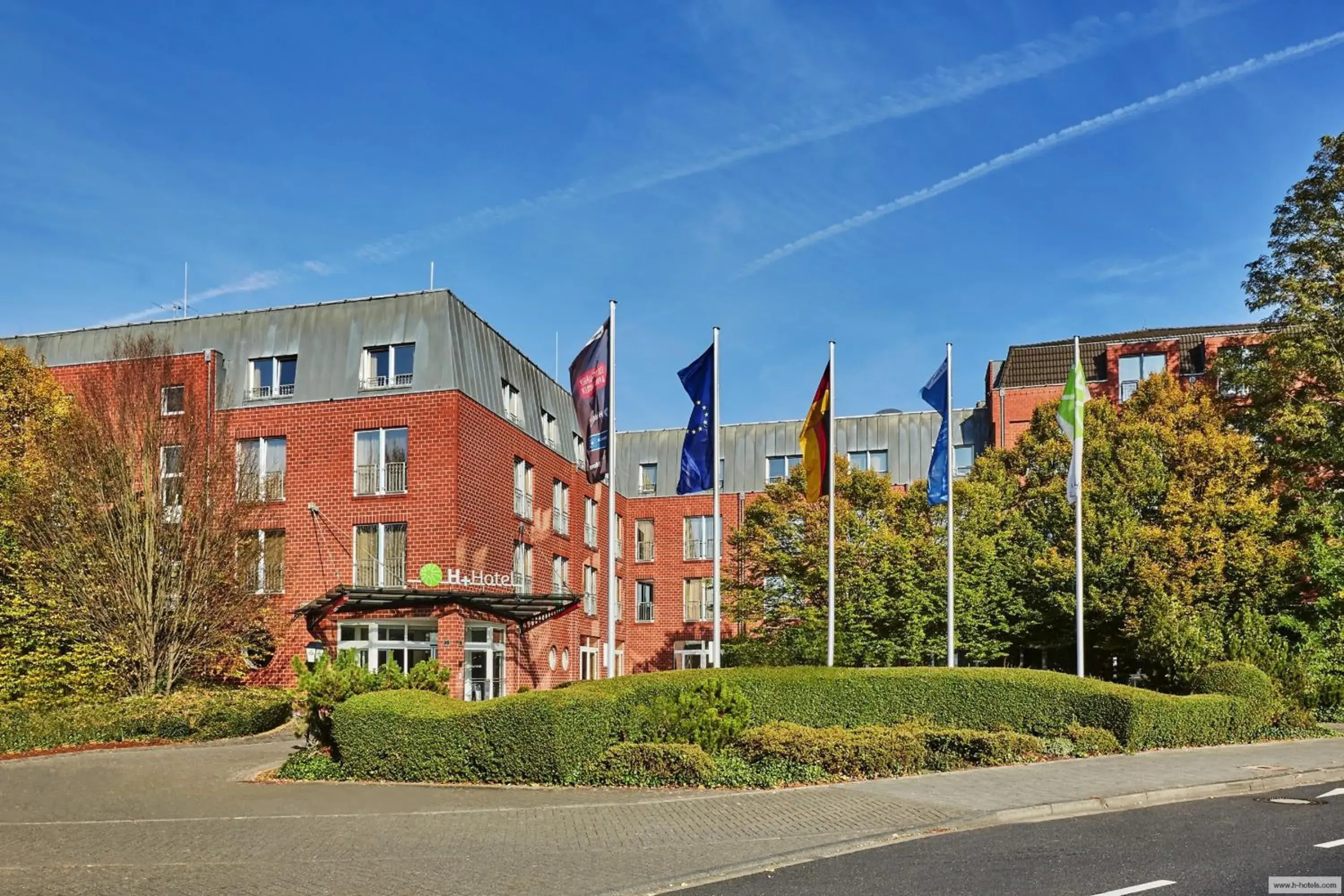 Facade/entrance, Property Building in H+ Hotel Köln Hürth