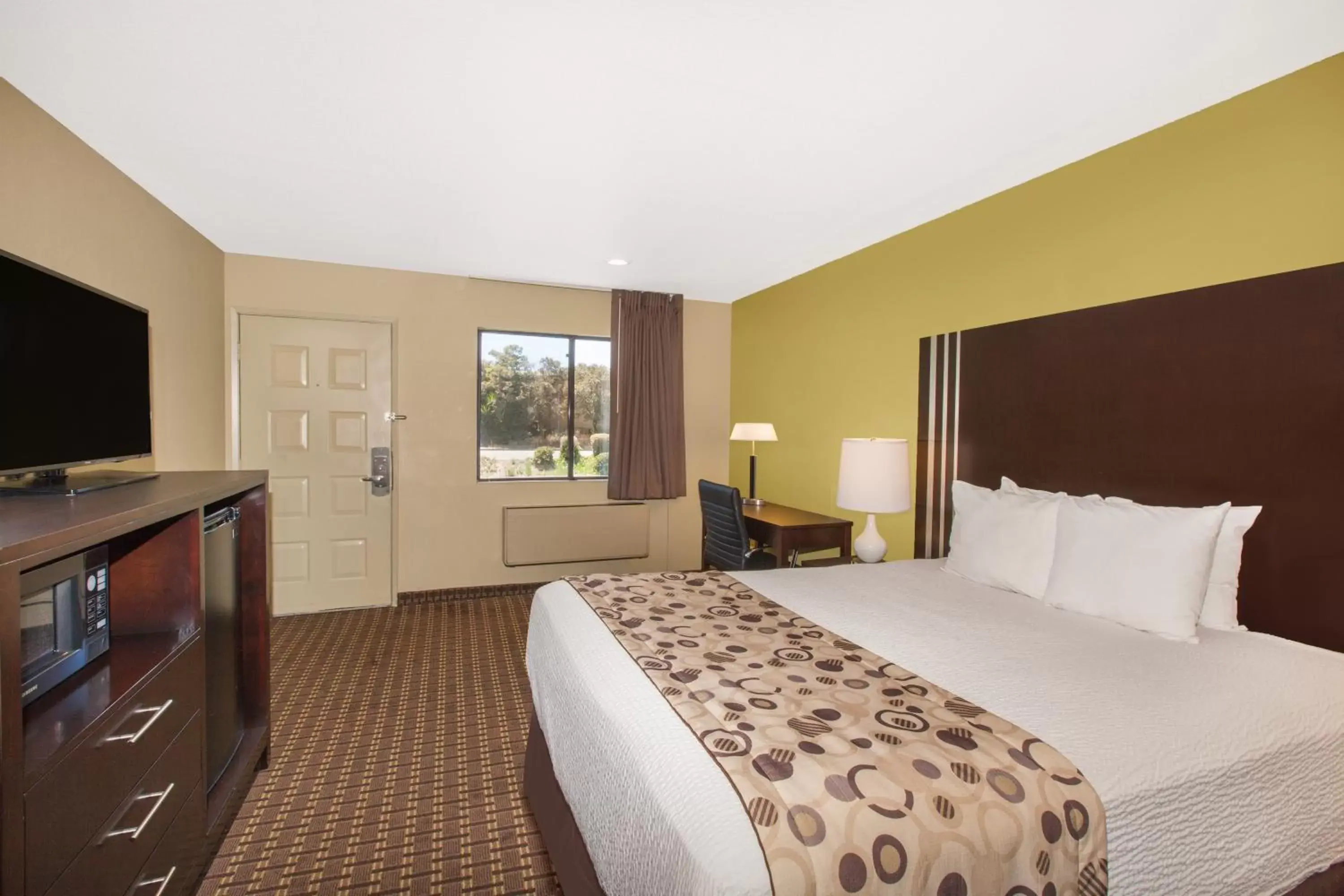 Bedroom, Bed in Days Inn by Wyndham San Jose Airport