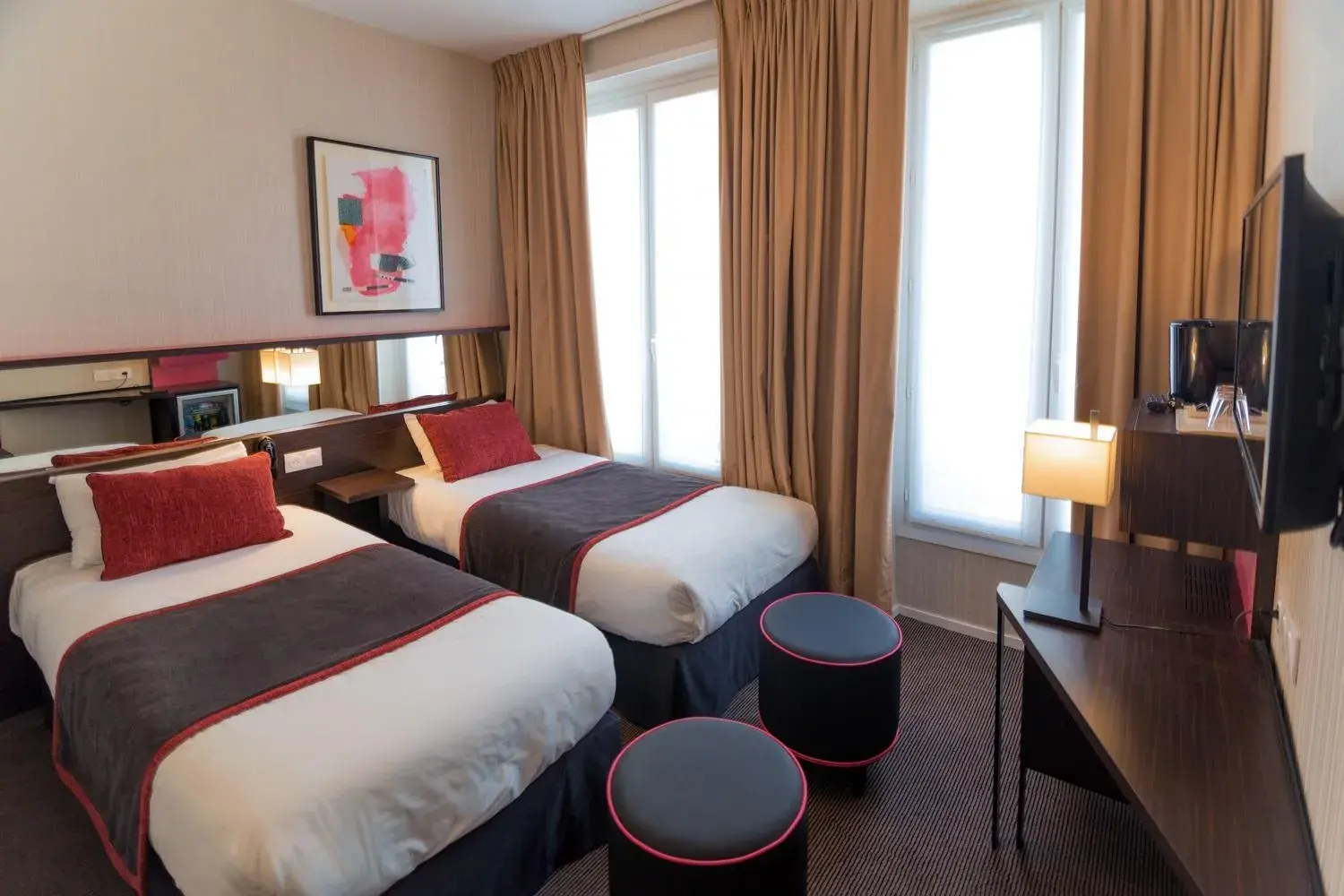 Bedroom, Bed in Hôtel Charing Cross