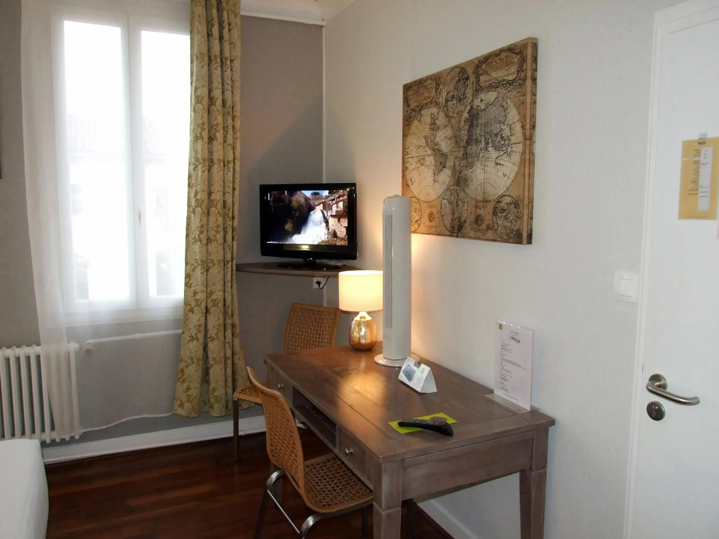 Photo of the whole room, TV/Entertainment Center in Logis Hotel L'Occitan