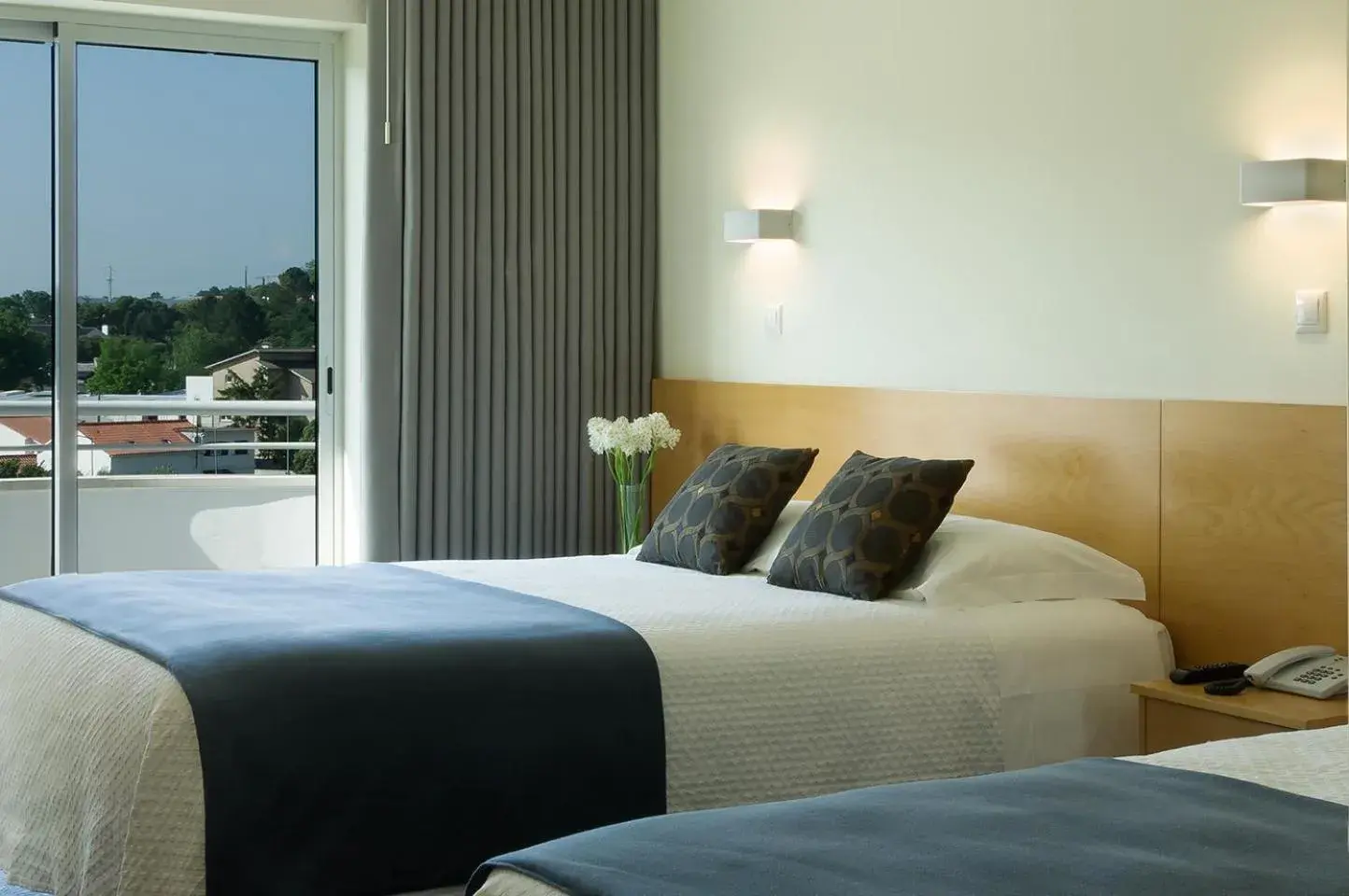Balcony/Terrace, Bed in Cova da Iria Hotel