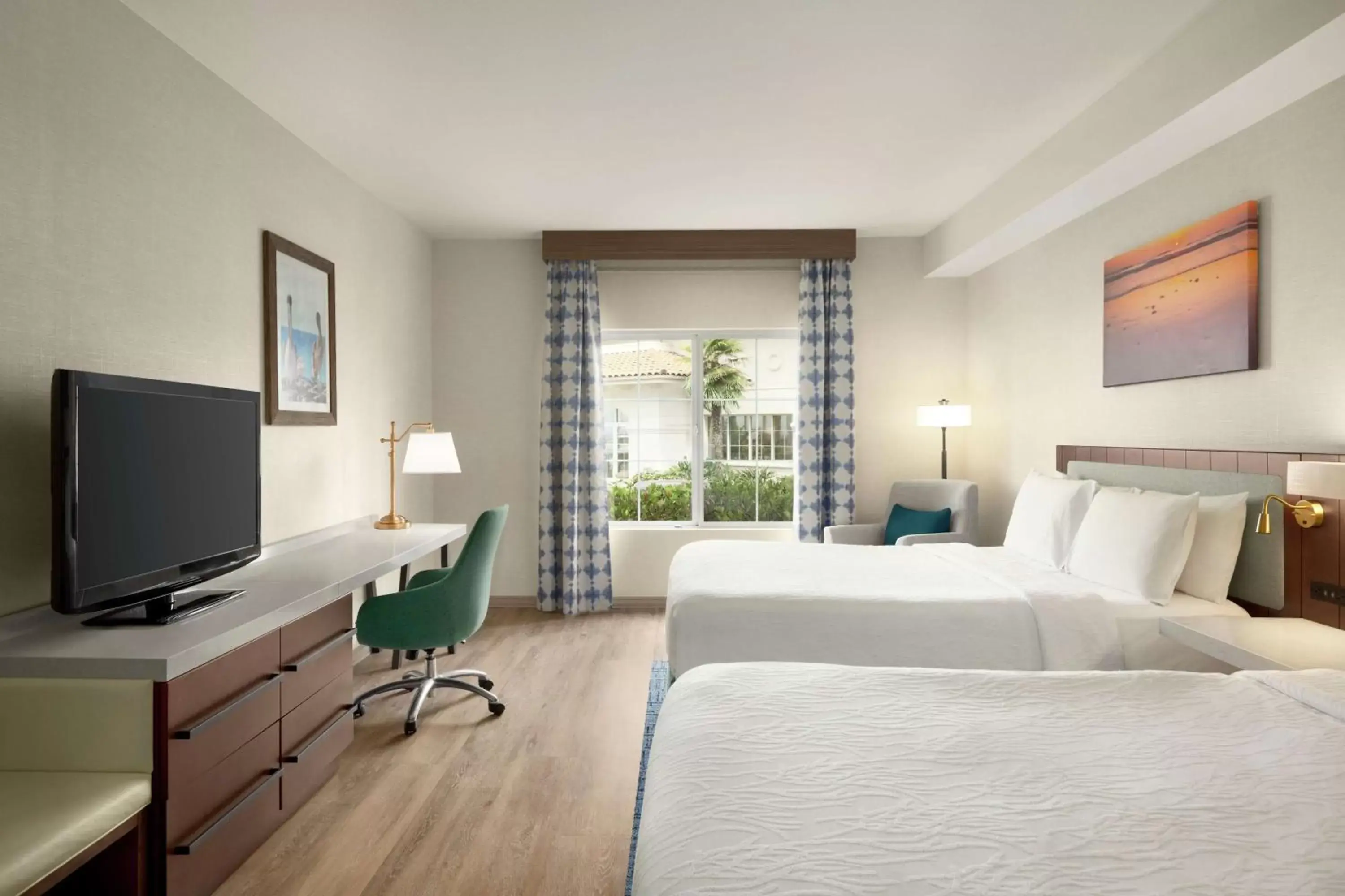 Bedroom, TV/Entertainment Center in Hilton Garden Inn Carlsbad Beach
