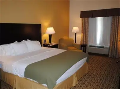 Photo of the whole room, Bed in Holiday Inn Express Boonville, an IHG Hotel