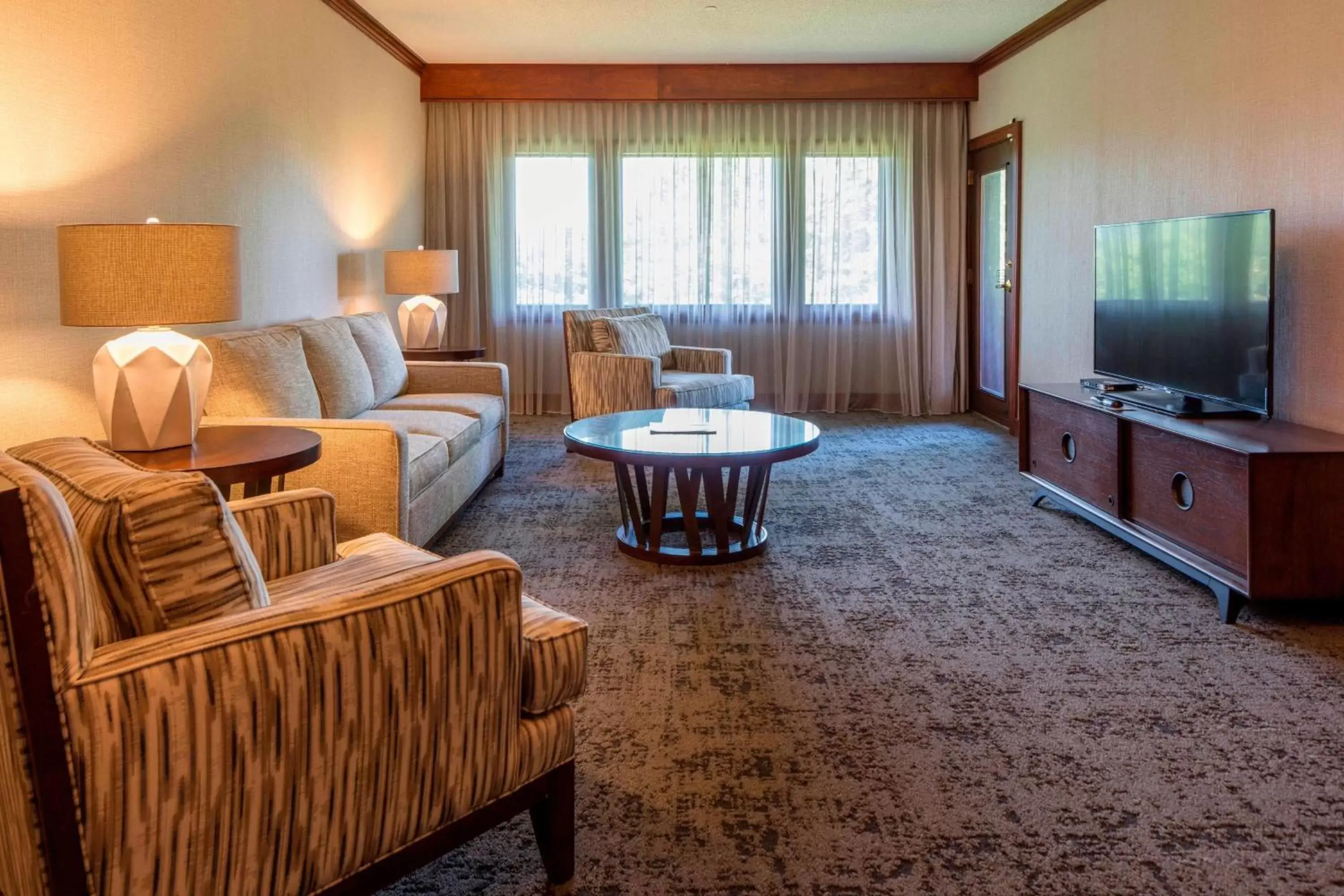 Living room, Seating Area in Montgomery Marriott Prattville Hotel & Conf Ctr at Capitol Hill