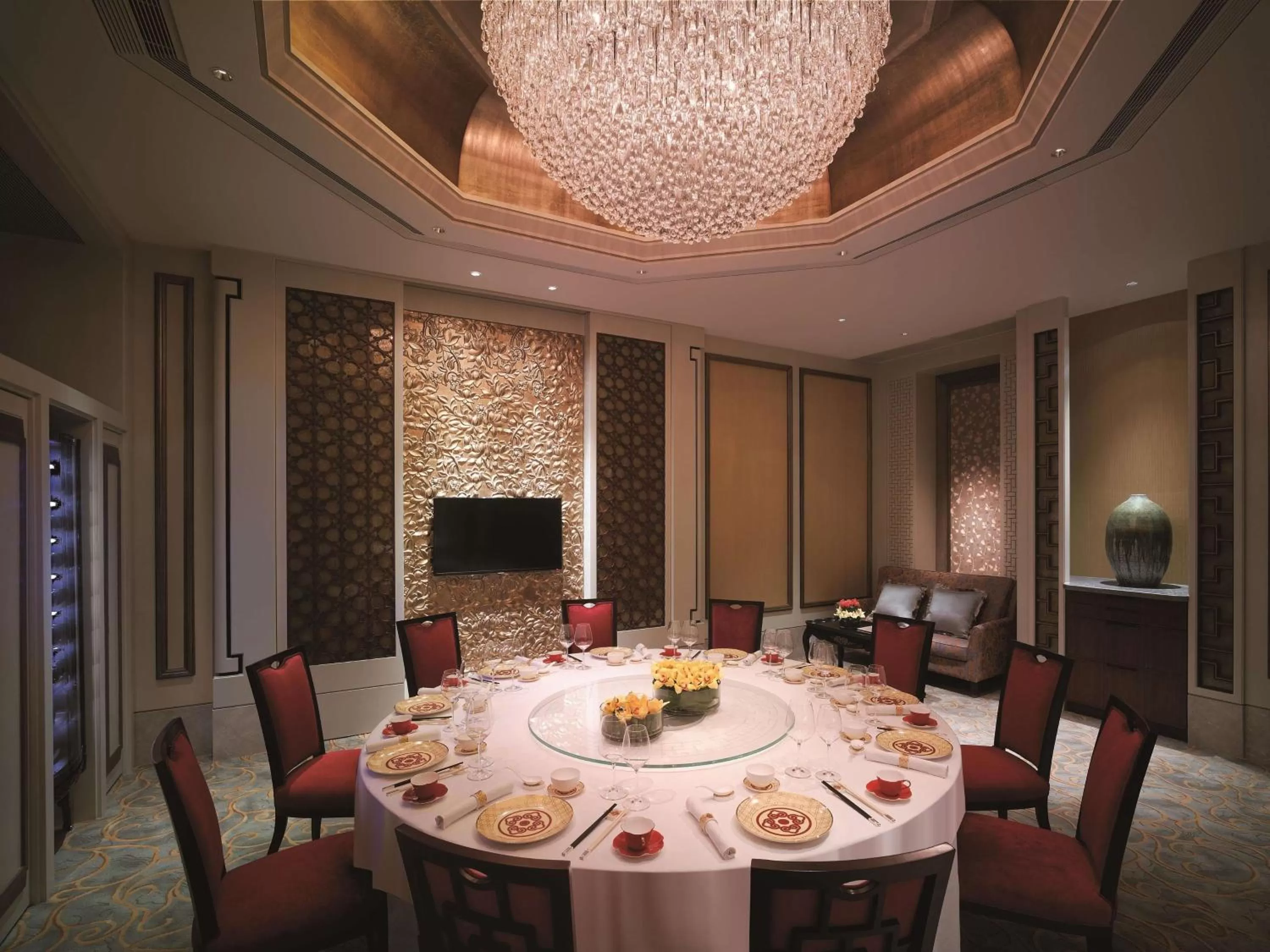 Restaurant/places to eat in Kowloon Shangri-La, Hong Kong