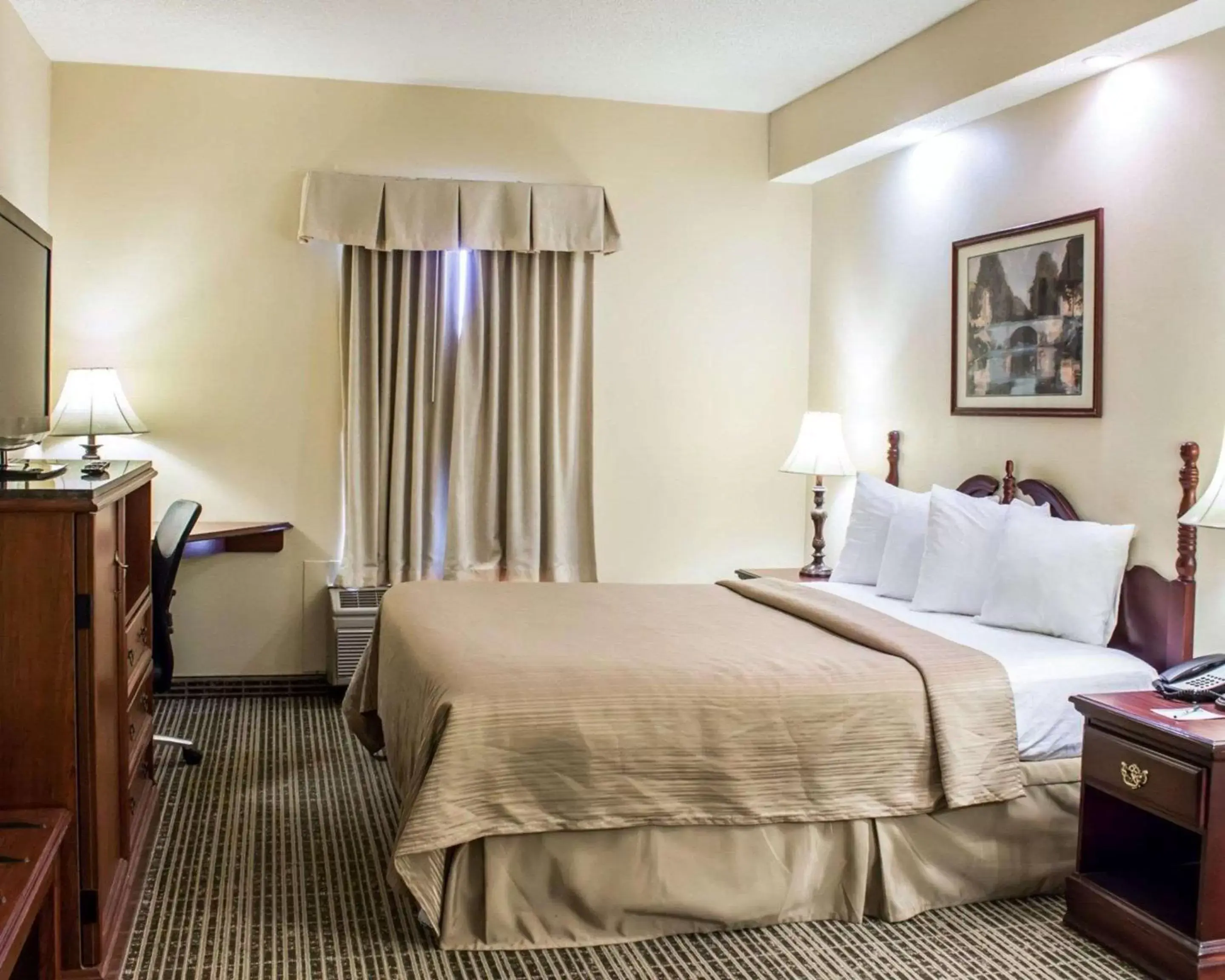 Photo of the whole room, Bed in Quality Inn near Seymour Johnson AFB