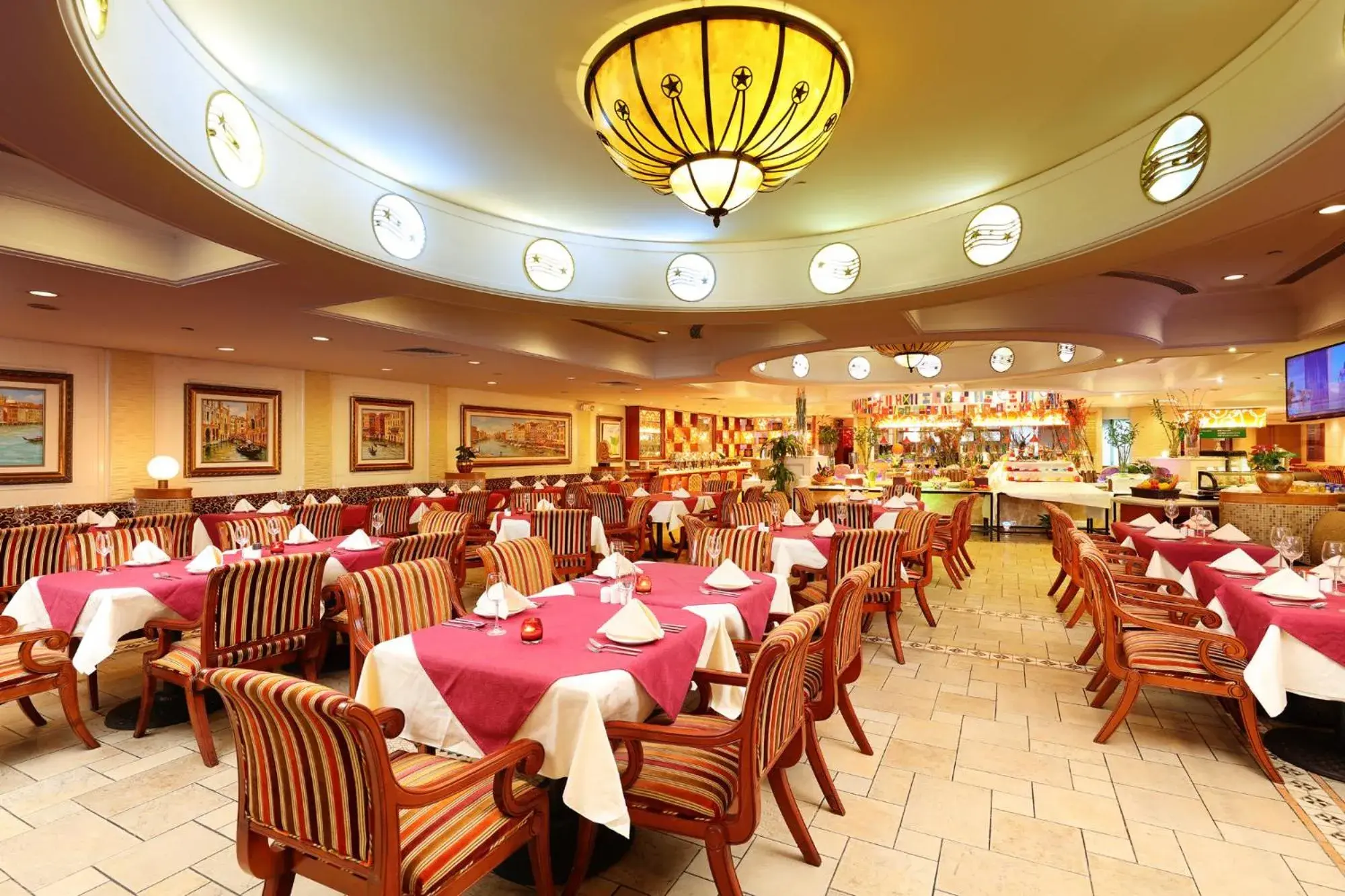 Restaurant/places to eat in Regal Palace Hotel Restaurant/places to eat in Regal Palace Hotel