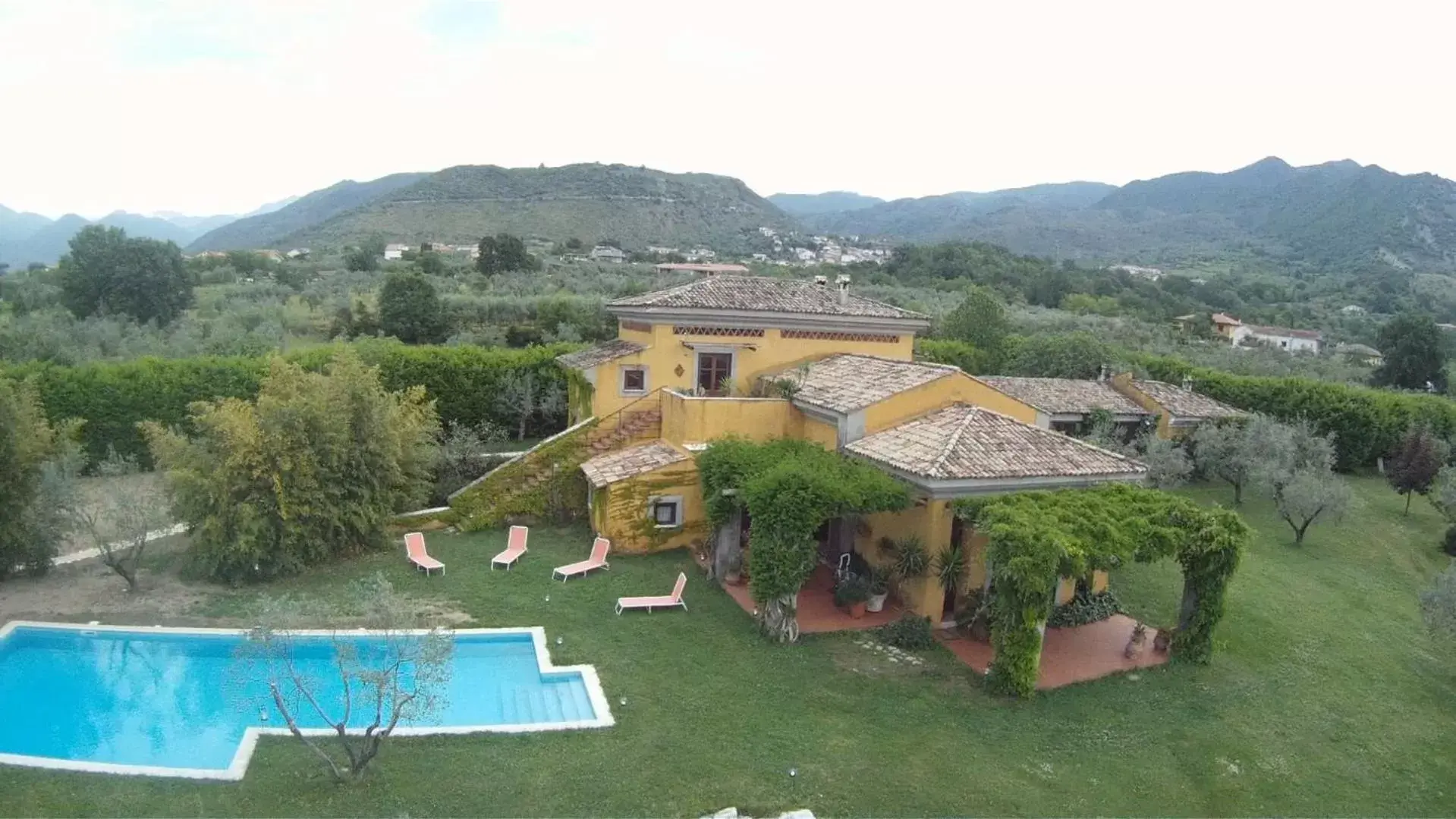 Facade/entrance, Pool View in Le Ninfee