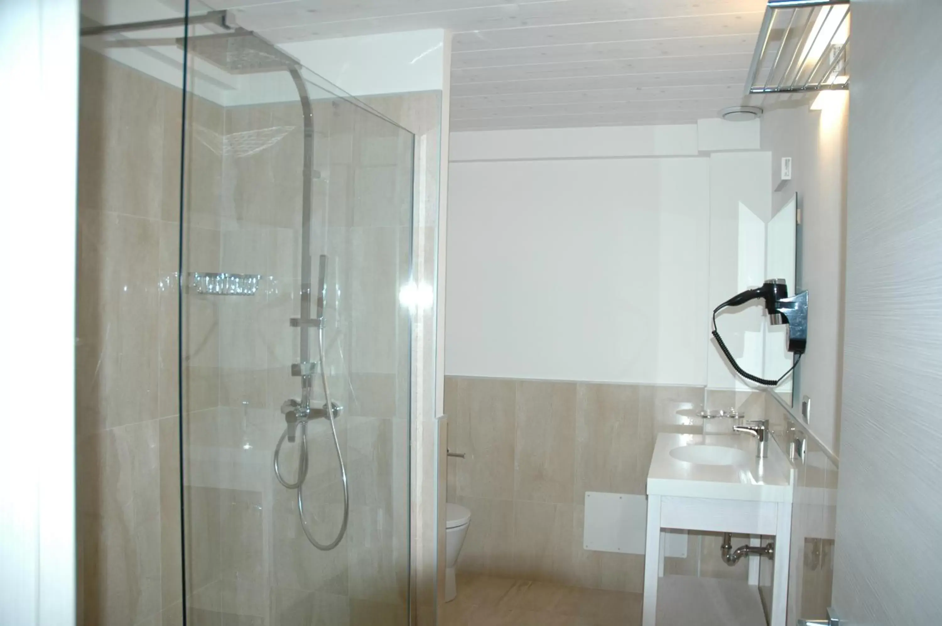 Shower, Bathroom in Wellness Spa Hotel Principe Fitalia