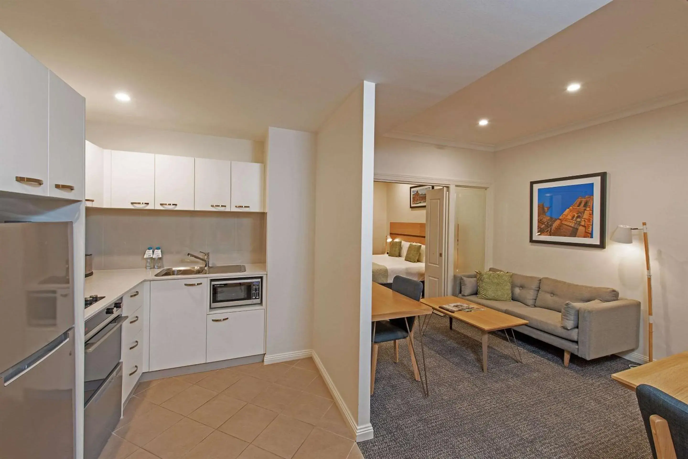 Photo of the whole room, Kitchen/Kitchenette in Quality Apartments Adelaide Central