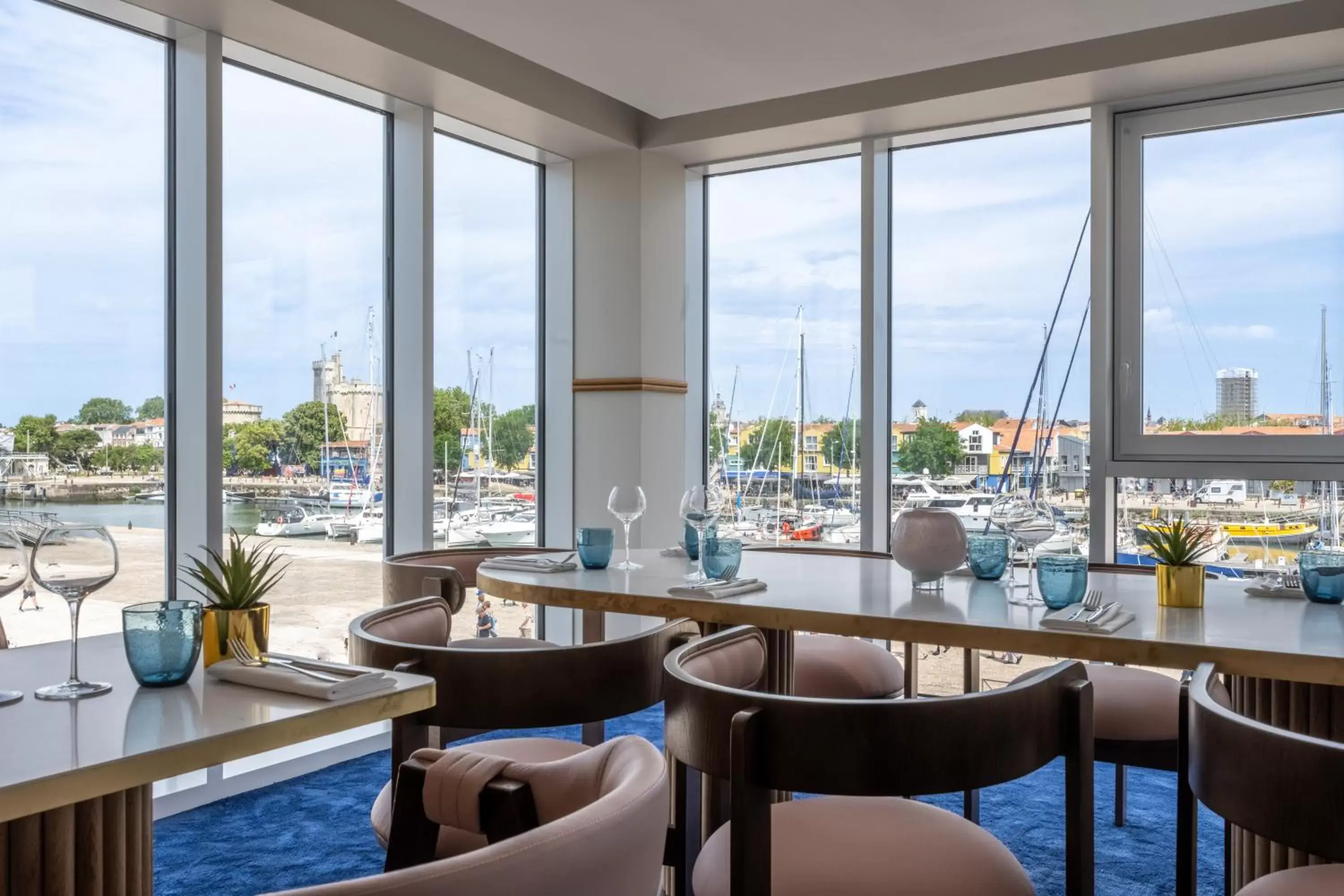 Restaurant/places to eat in Mercure La Rochelle Vieux Port