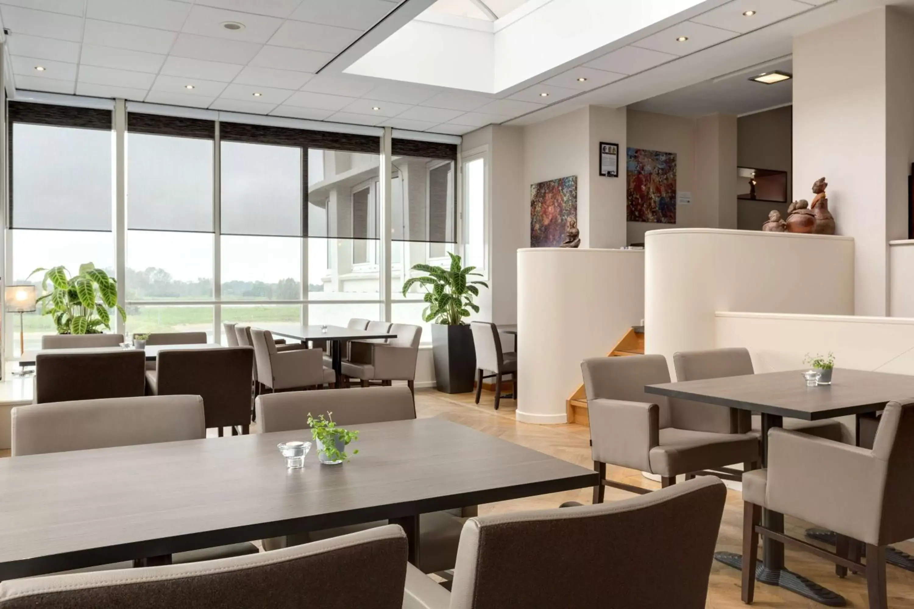 Lounge or bar, Restaurant/Places to Eat in NH Arnhem Rijnhotel