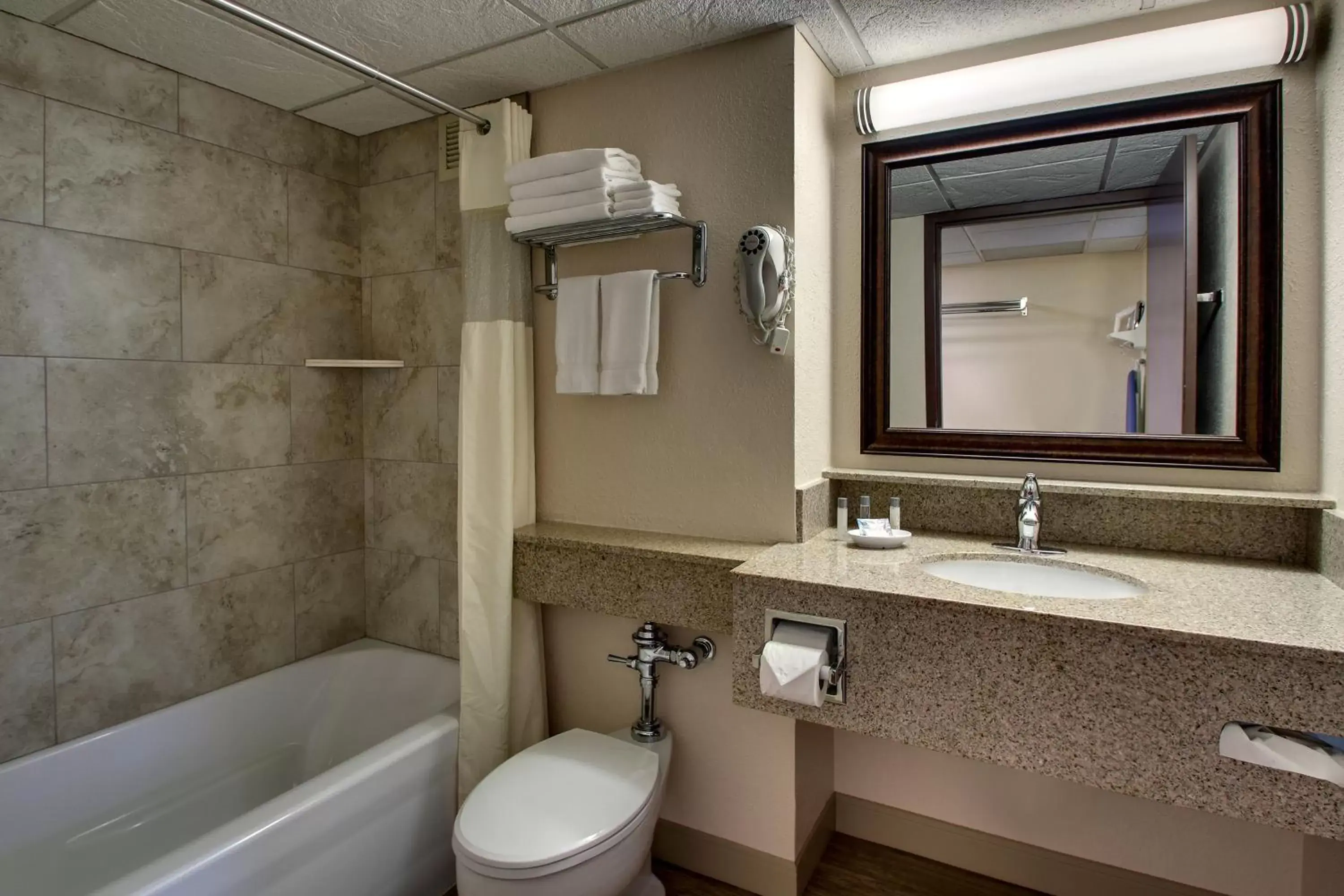 Bathroom in EverSpring Inn & Suites