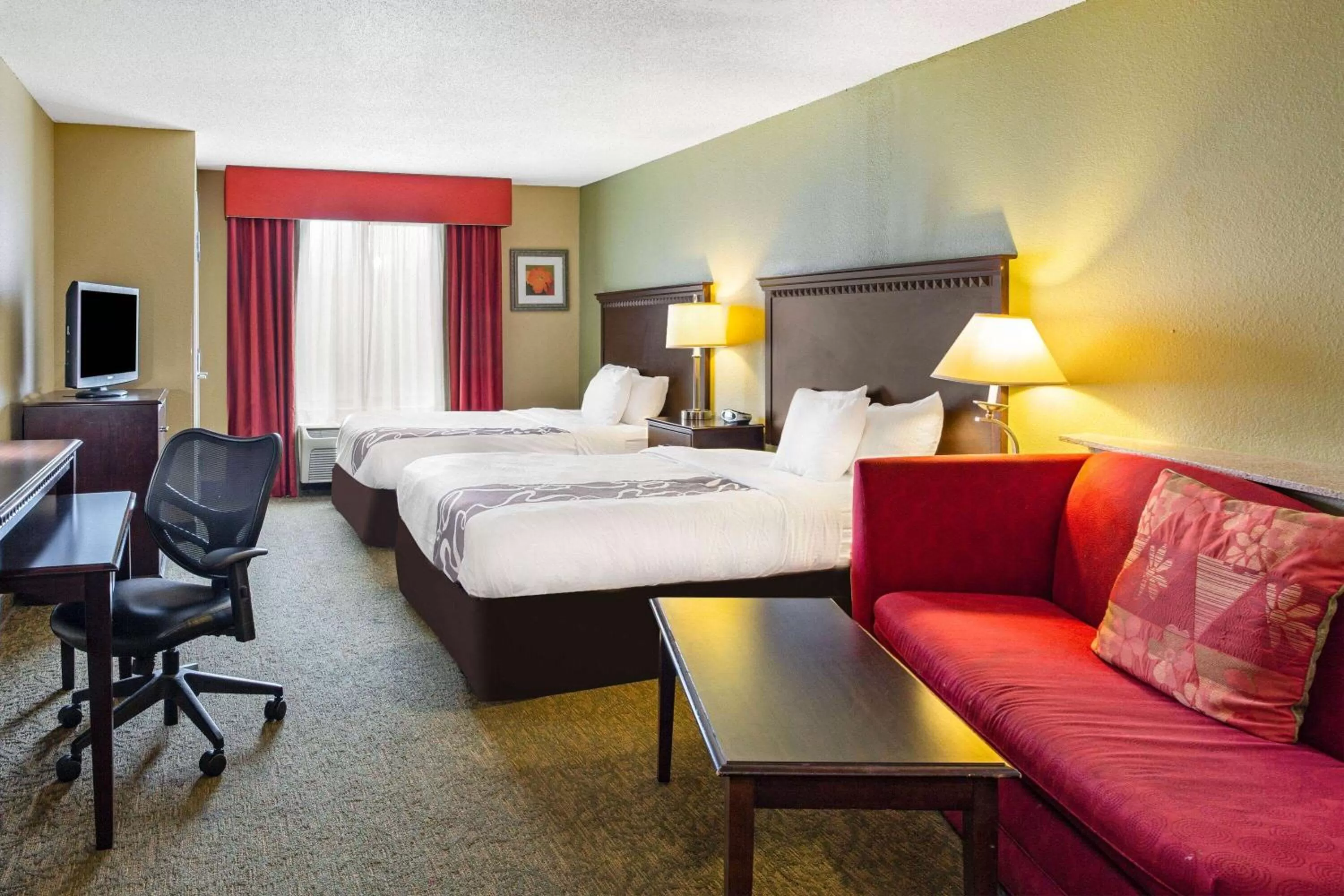 Photo of the whole room, Bed in La Quinta by Wyndham Richmond - Kings Dominion