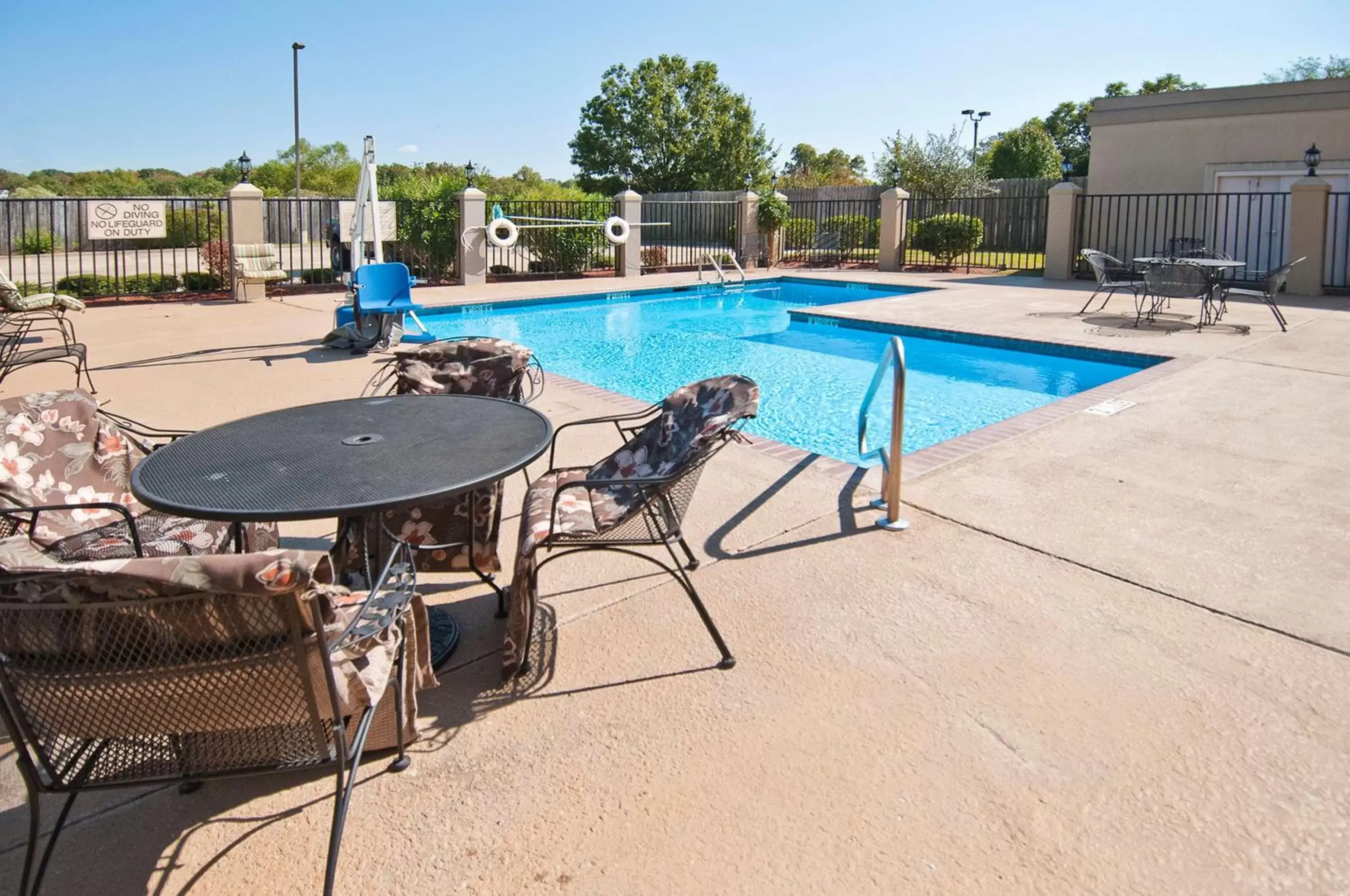 Pool view, Swimming Pool in Hampton Inn Canton