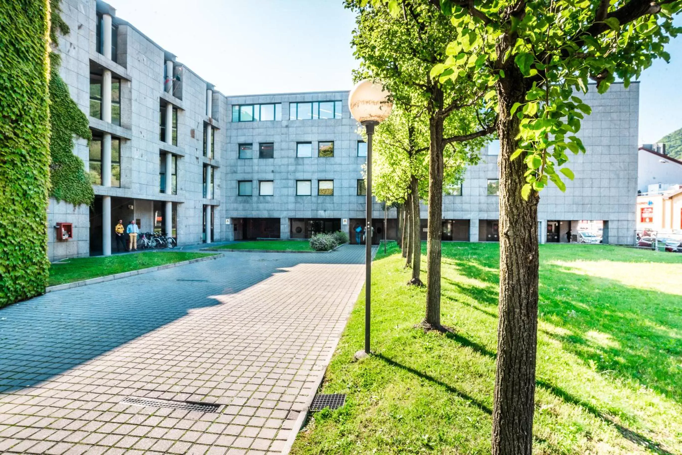 Property Building in Victoria Royal Garden