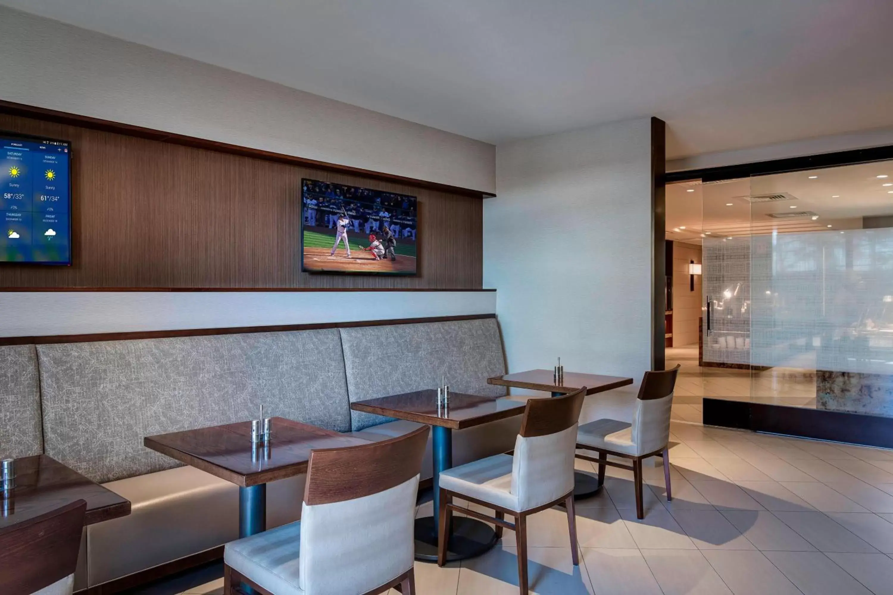 Lounge or bar, Lounge/Bar in Houston Airport Marriott at George Bush Intercontinental