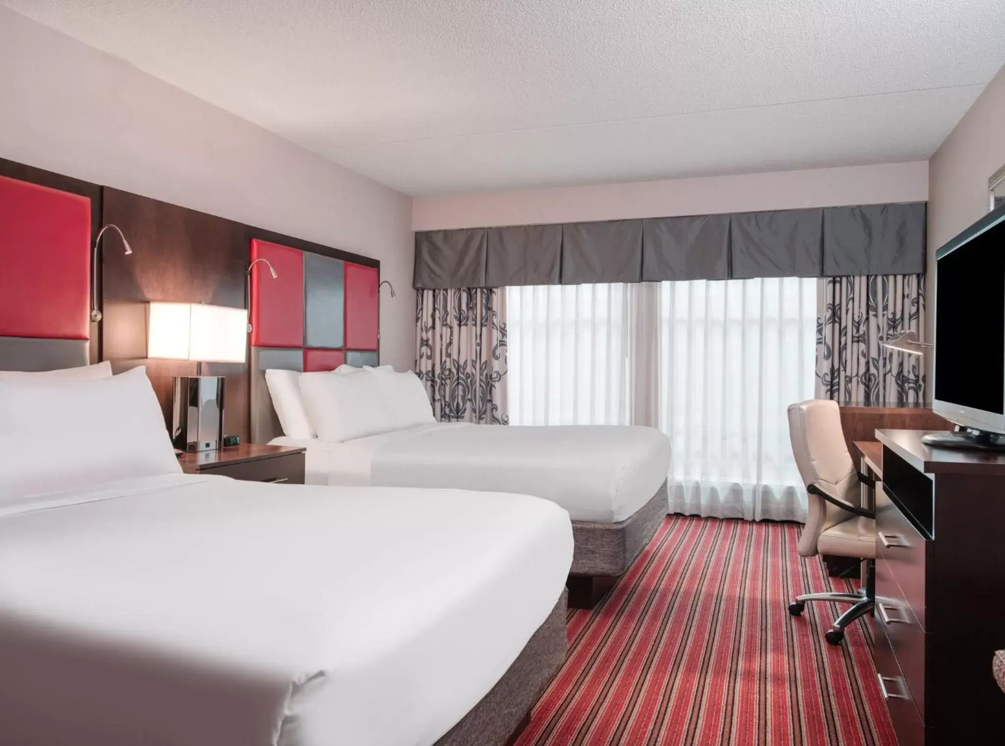 Photo of the whole room, Bed in Crowne Plaza Indianapolis-Dwtn-Union Stn, an IHG Hotel