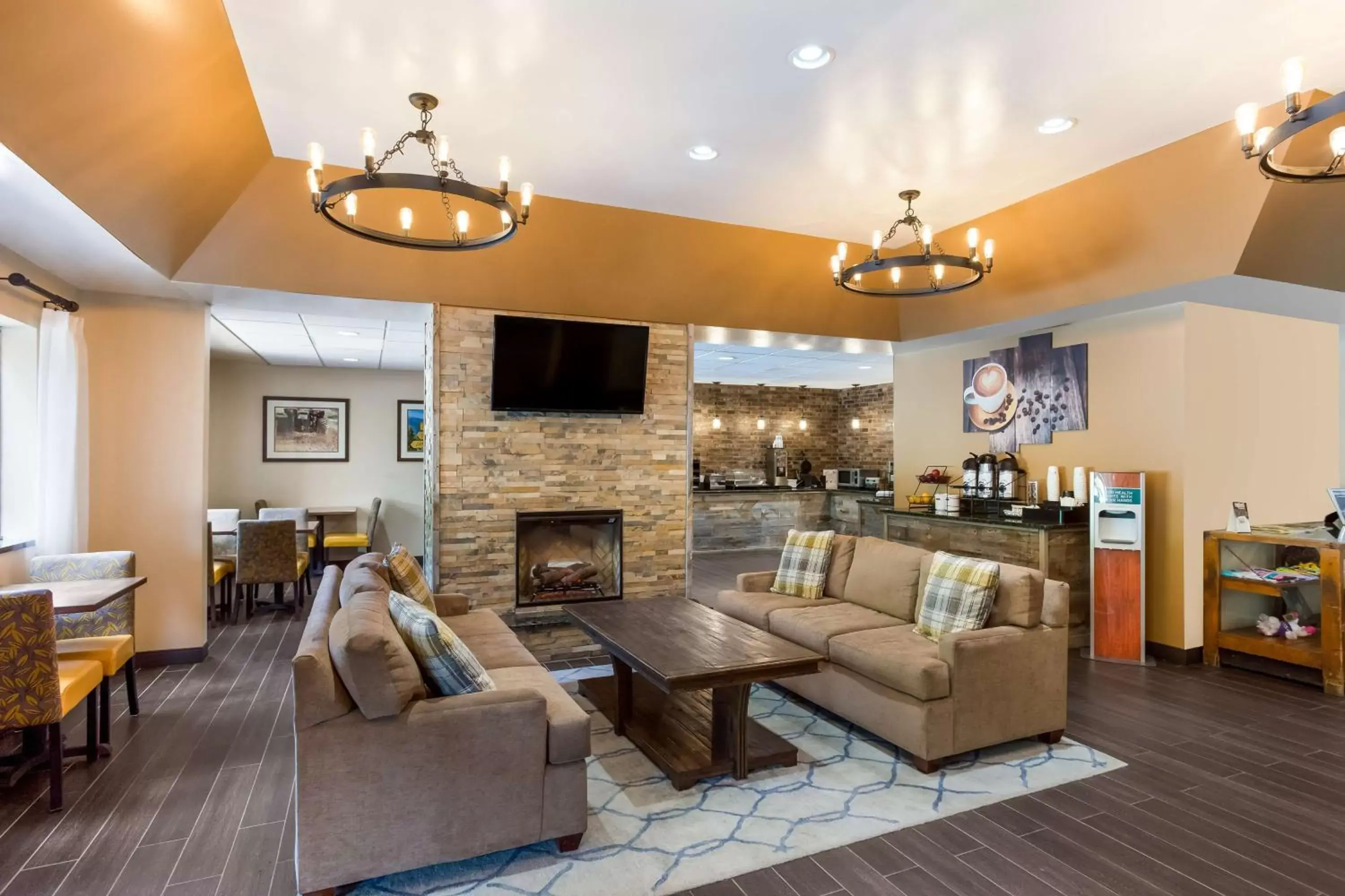 Lobby or reception, Seating Area in Best Western Logan Inn