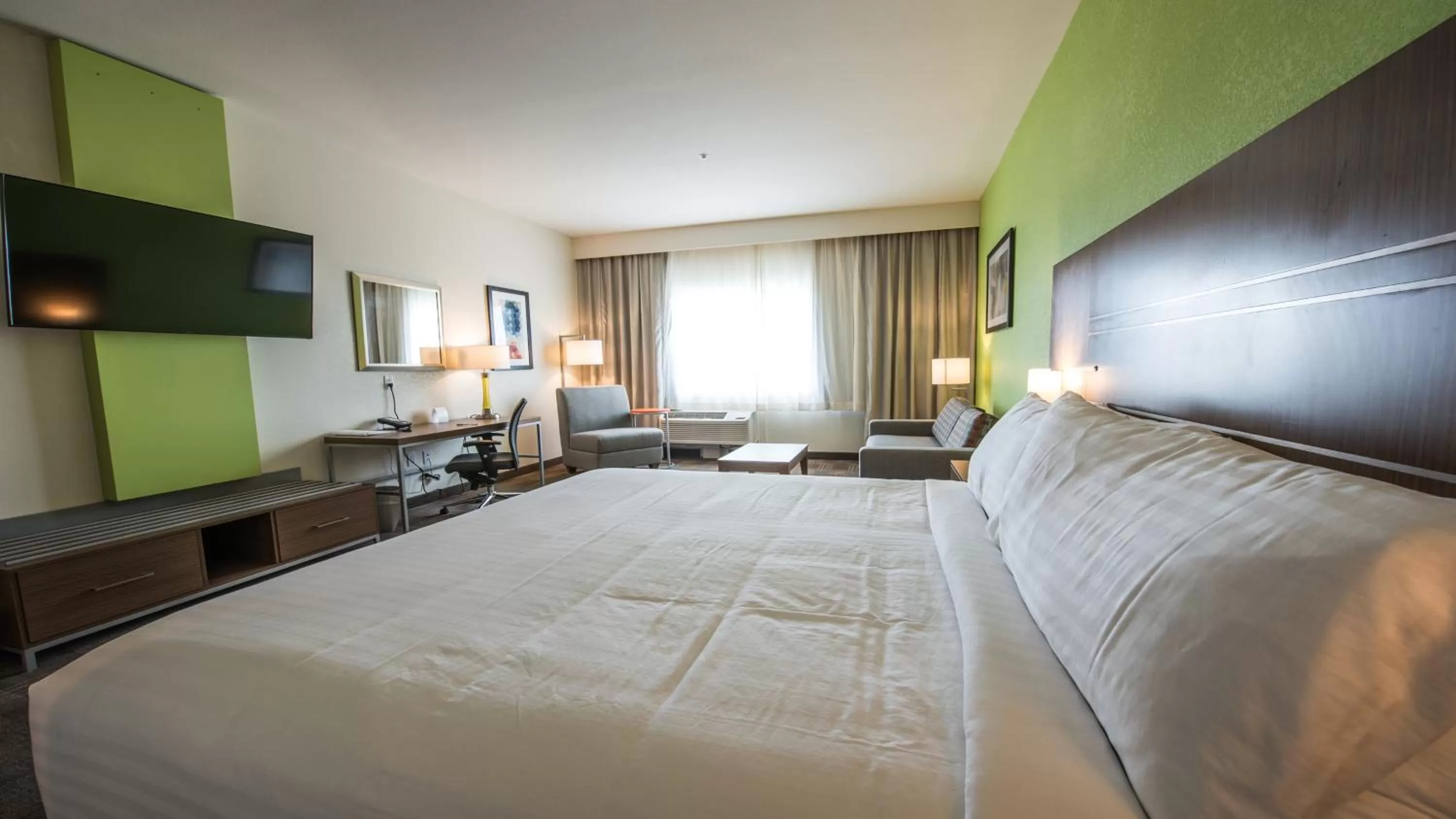 Bedroom, Bed in Holiday Inn Express & Suites - Dripping Springs - Austin Area by IHG