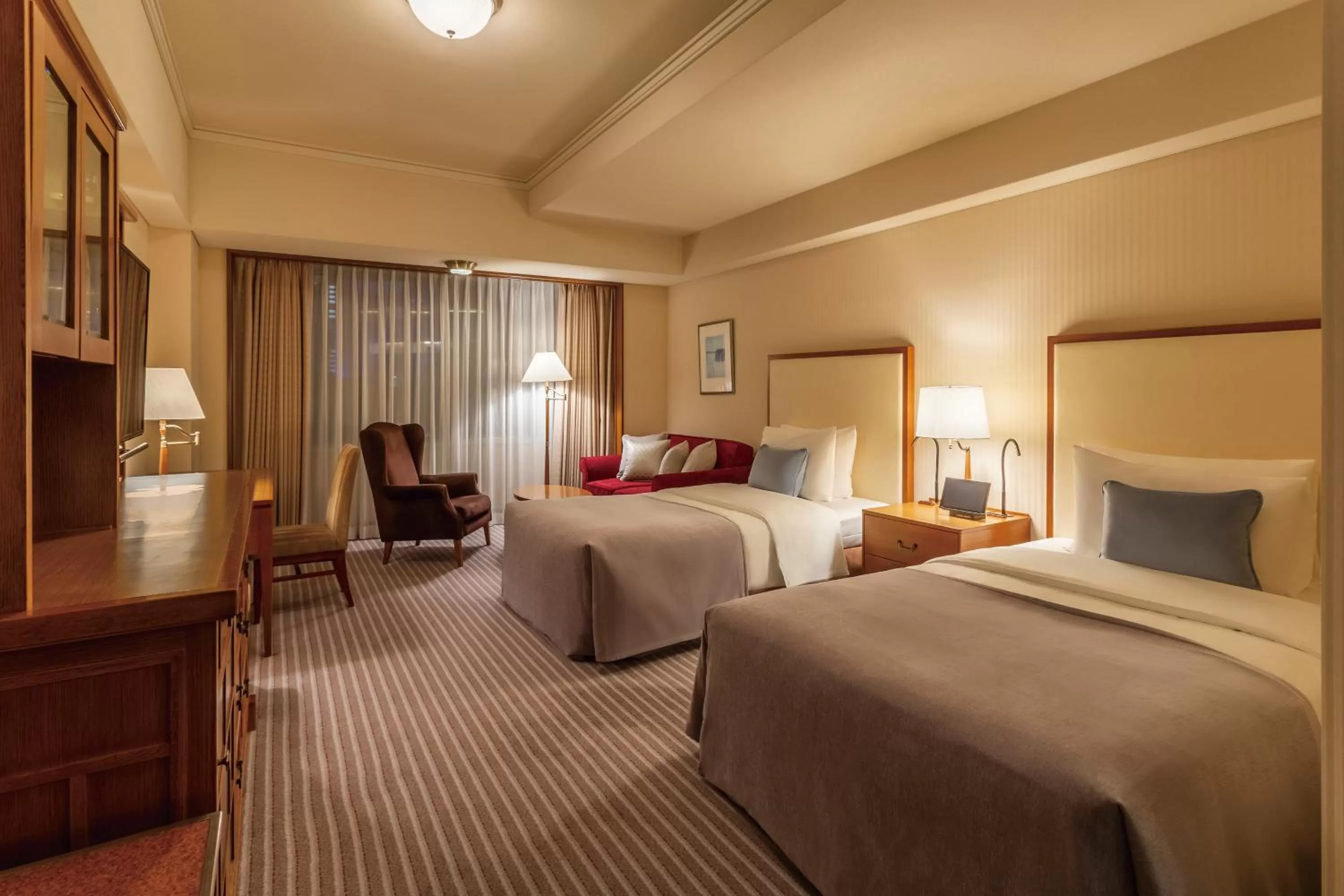 Photo of the whole room, Bed in Imperial Hotel Tokyo