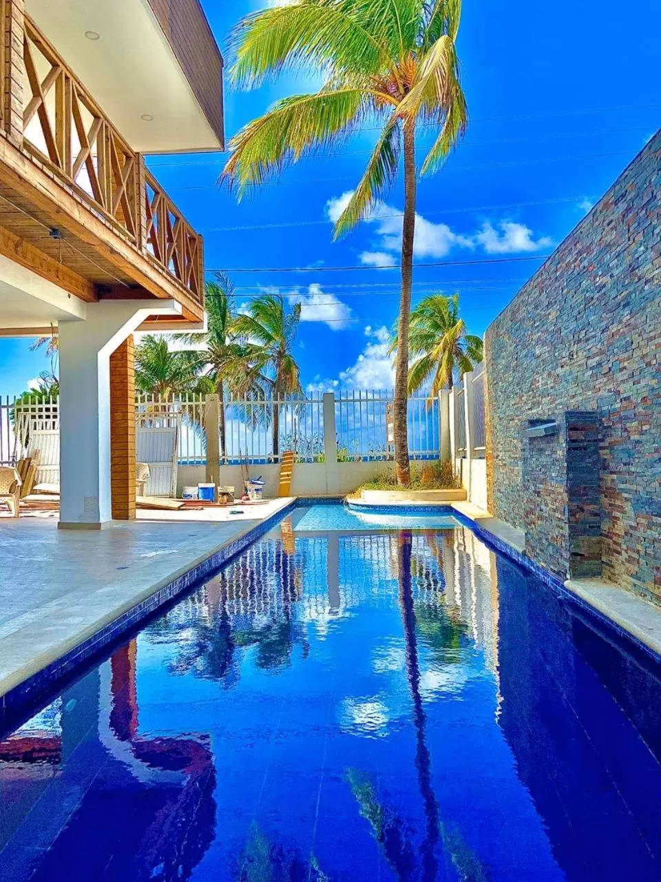 Swimming pool in In Di House of Reggae Boutique