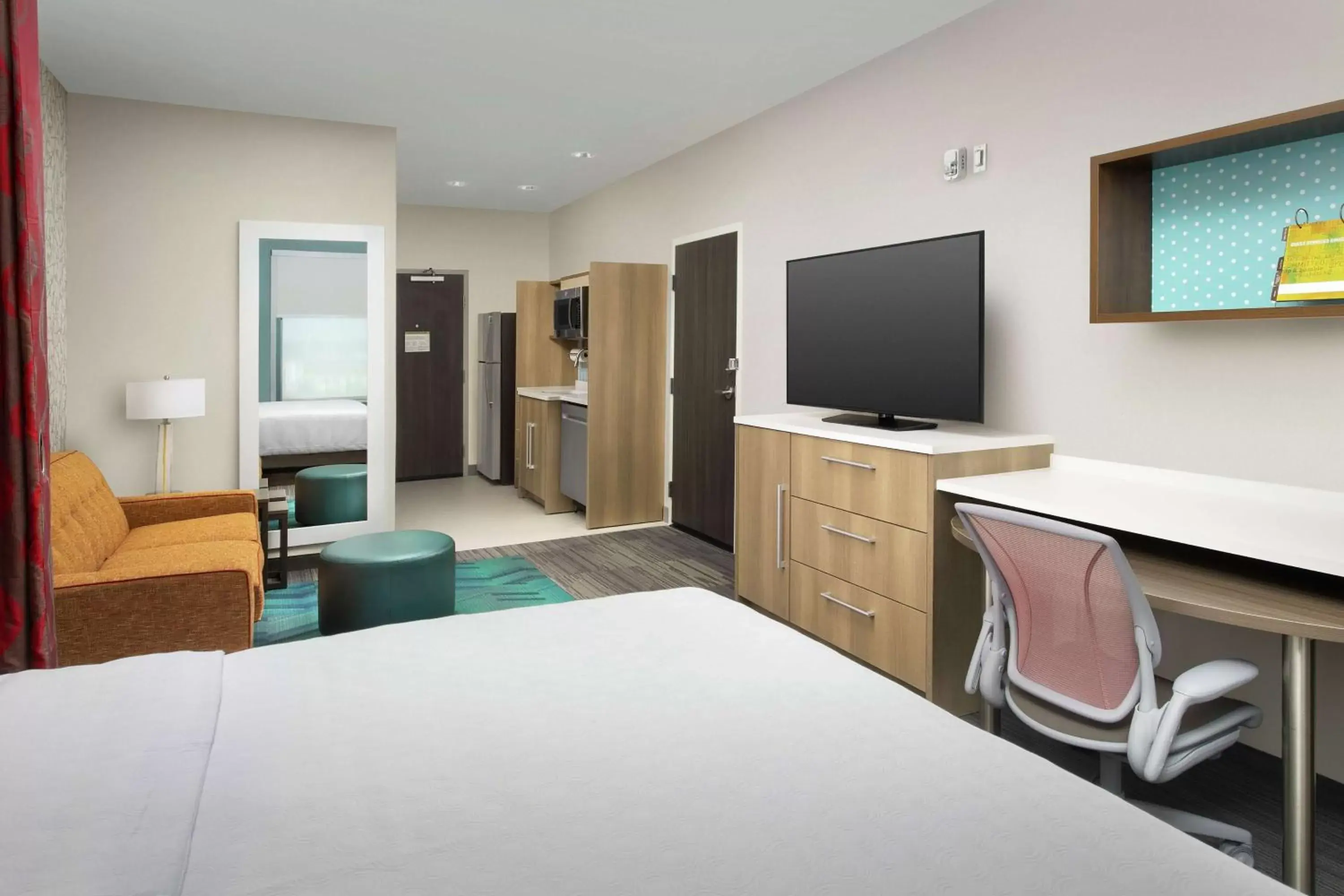 Bedroom, TV/Entertainment Center in Home2 Suites by Hilton San Antonio Lackland SeaWorld