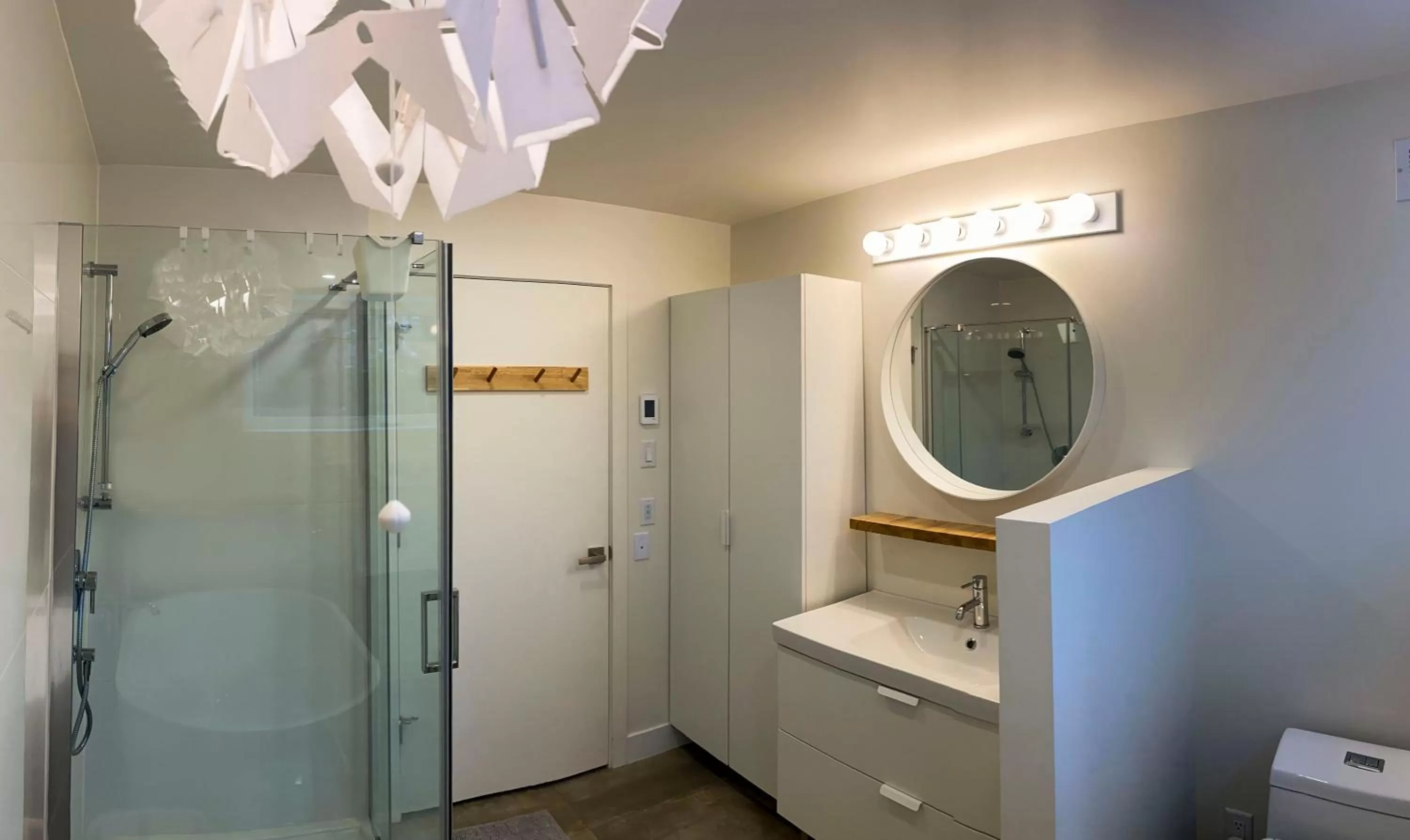 Shower, Bathroom in Le Camp Caché Shefford