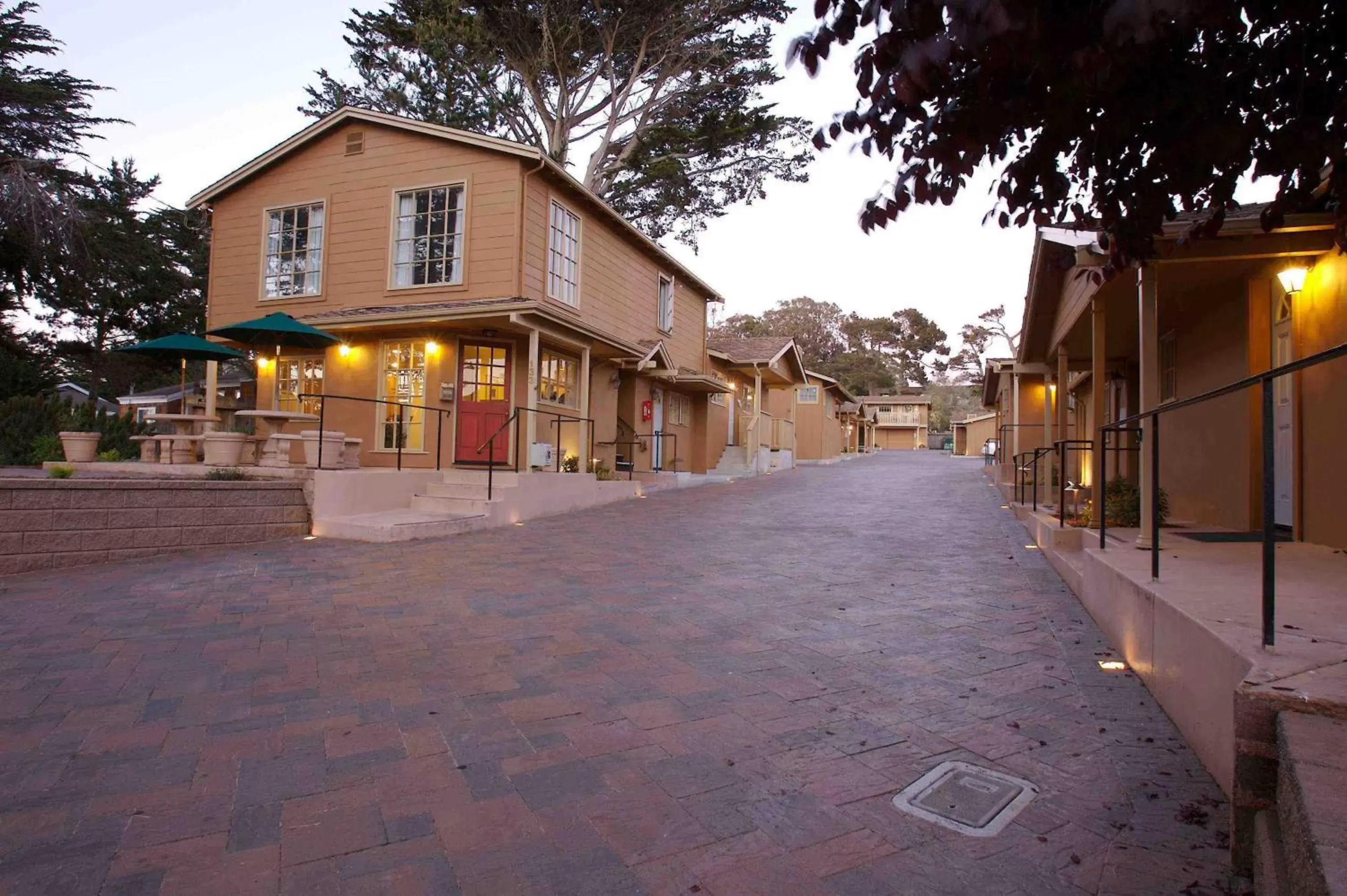 Property Building in Sunset Inn Pacific Grove