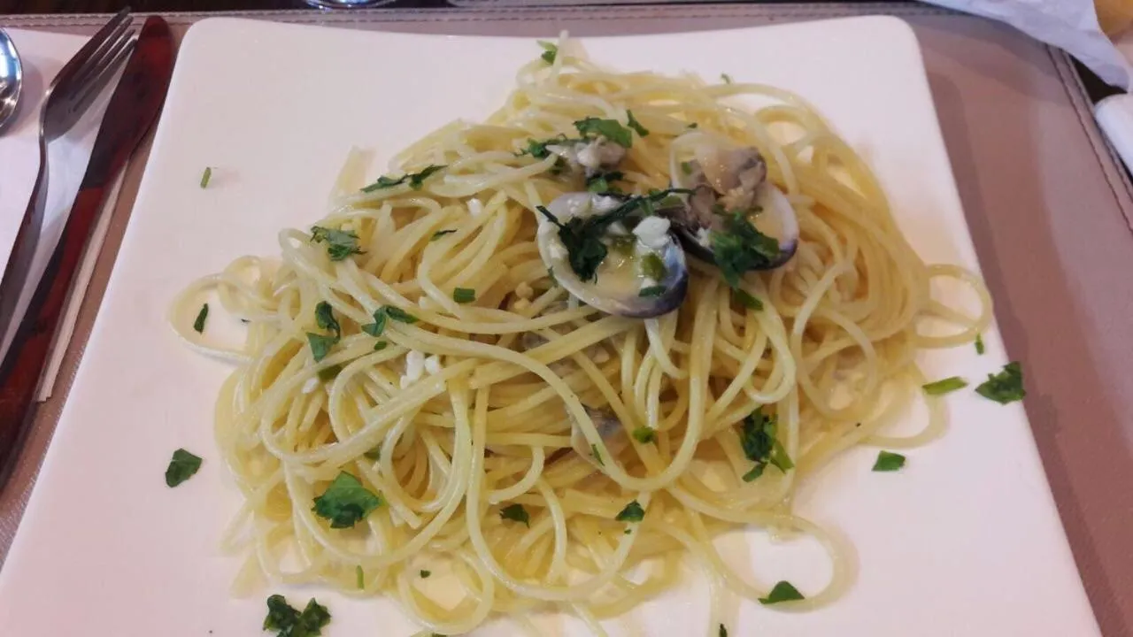 Food in Amber Residence - SHA Plus