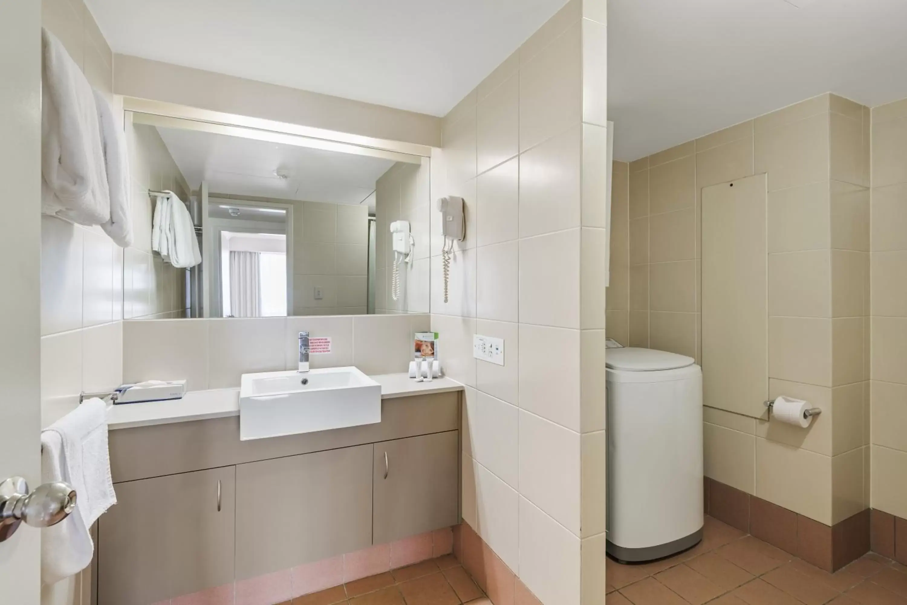 Bathroom in Central Dockside Apartment Hotel