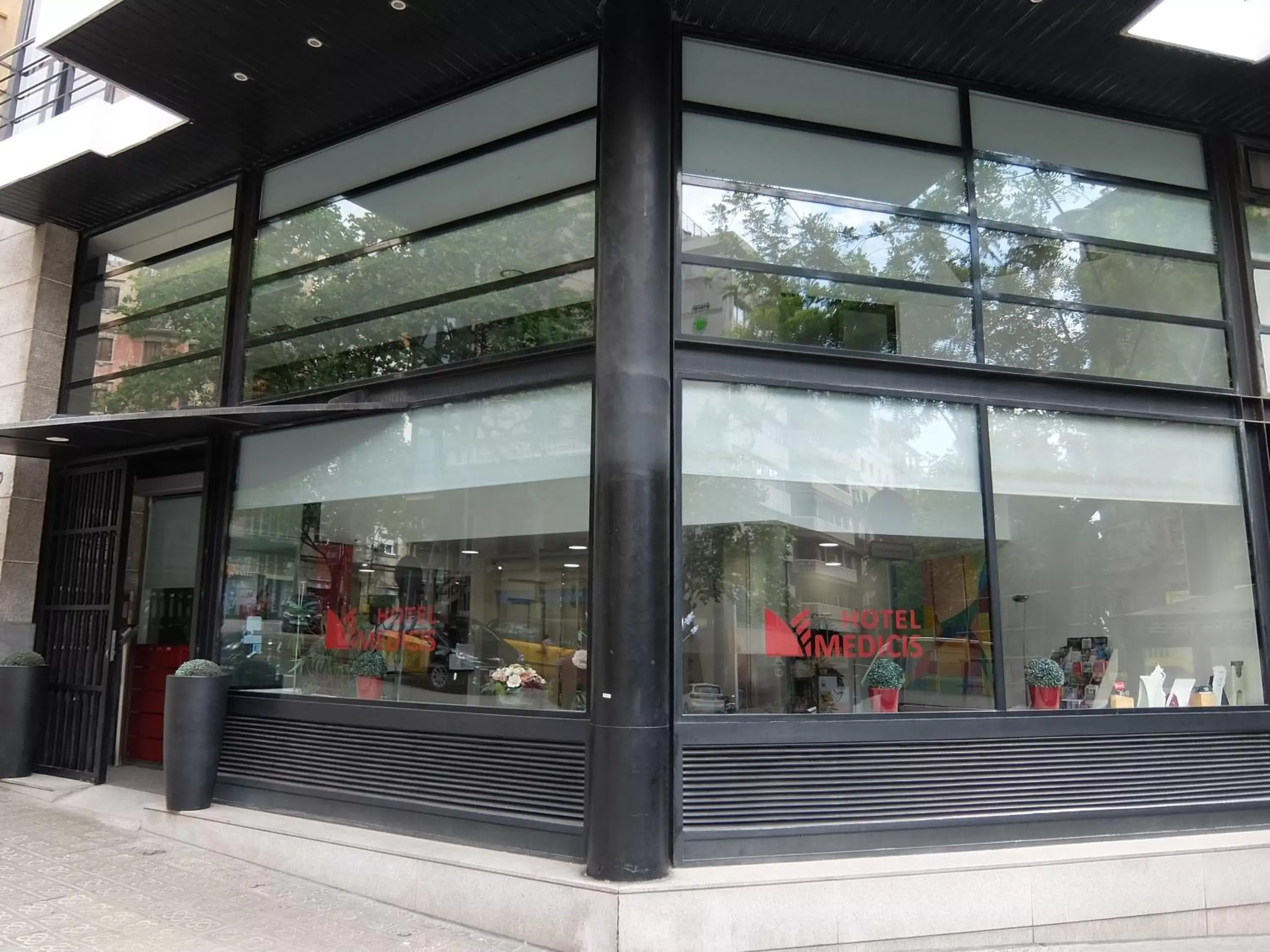 Facade/entrance in Hotel Medicis Facade/entrance in Hotel Medicis